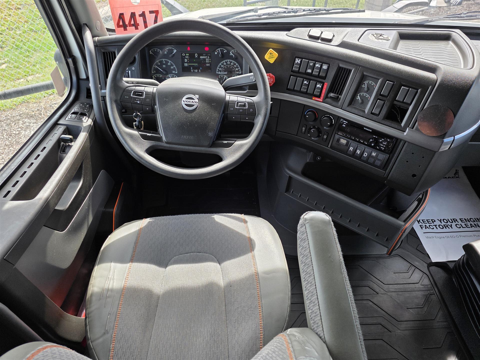 2021 Volvo - image 15