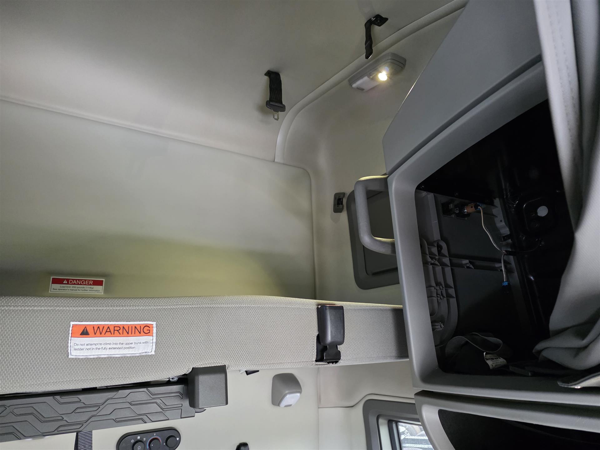 2021 Volvo - image 15