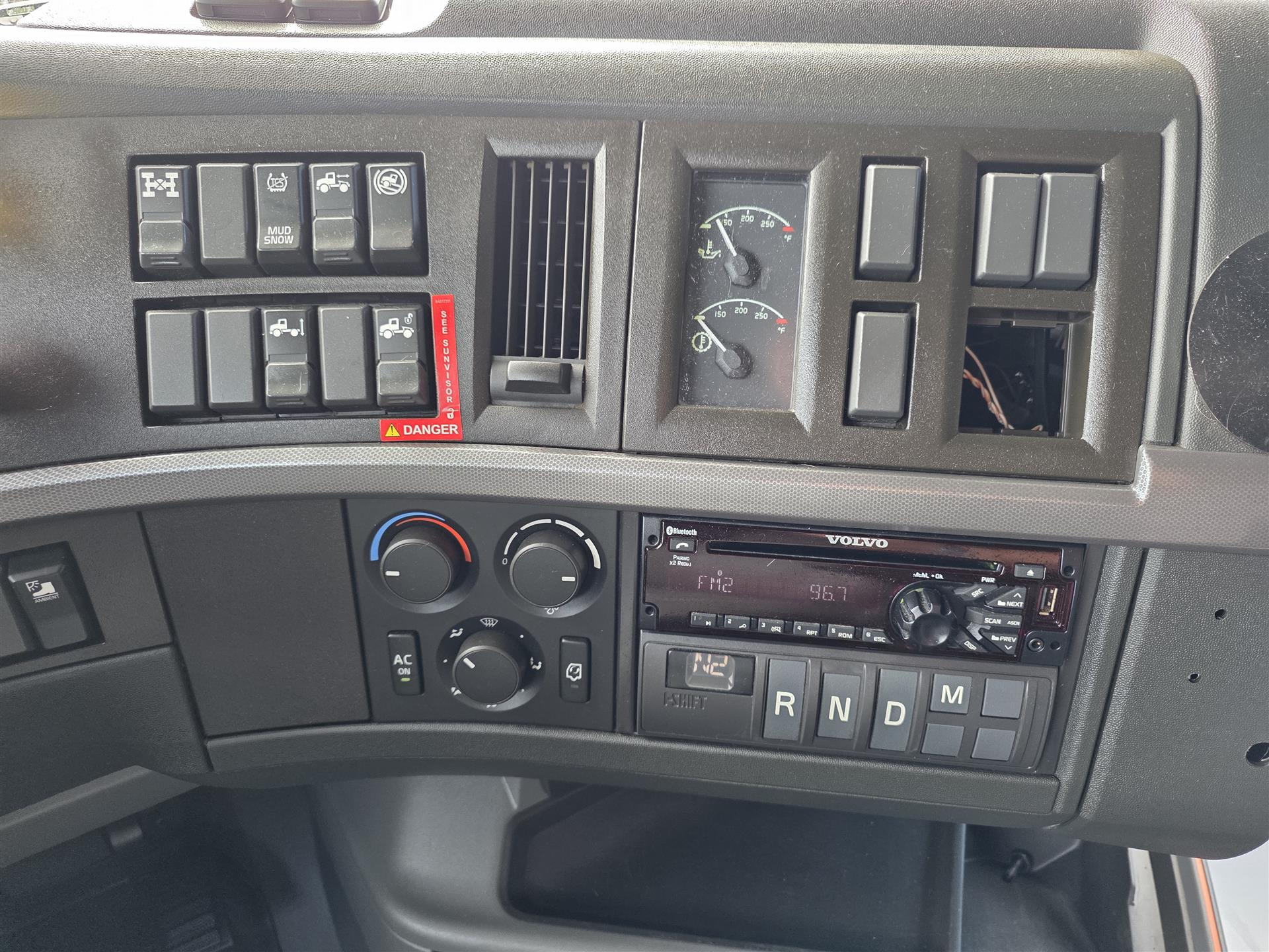 2021 Volvo - image 11