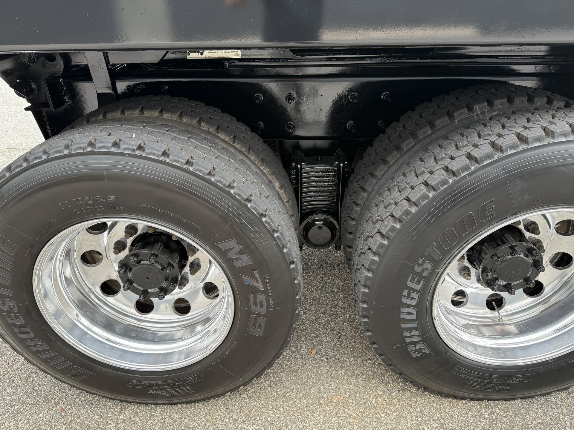2024 Mack GR64F