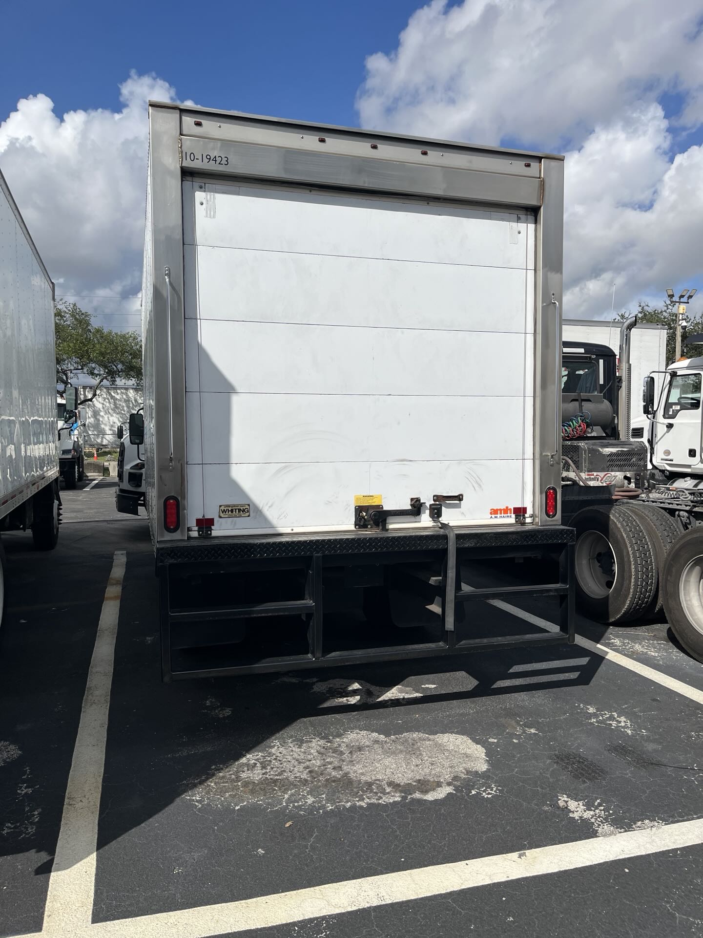 2019 Isuzu - image 3