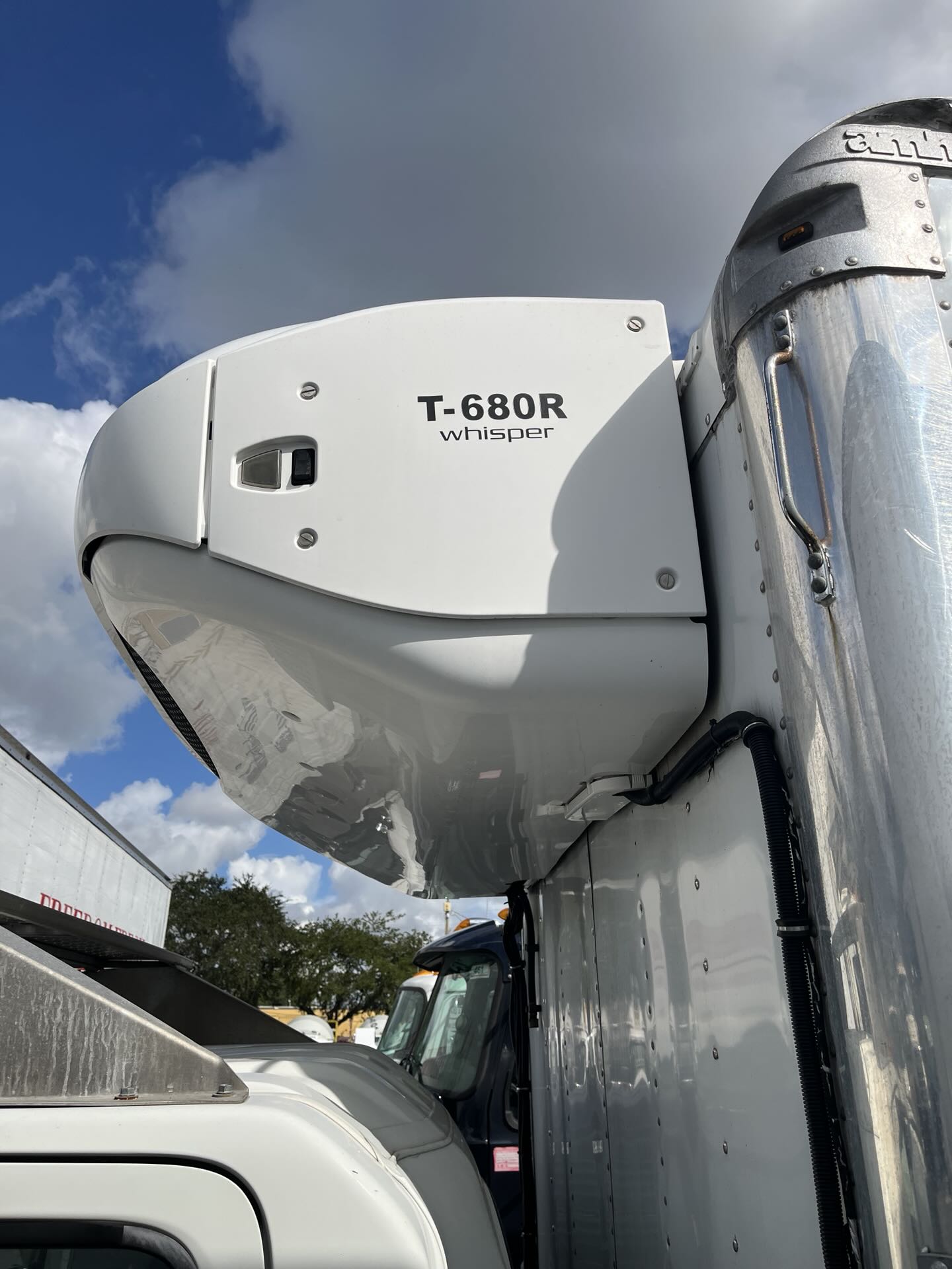 2019 Isuzu - image 9