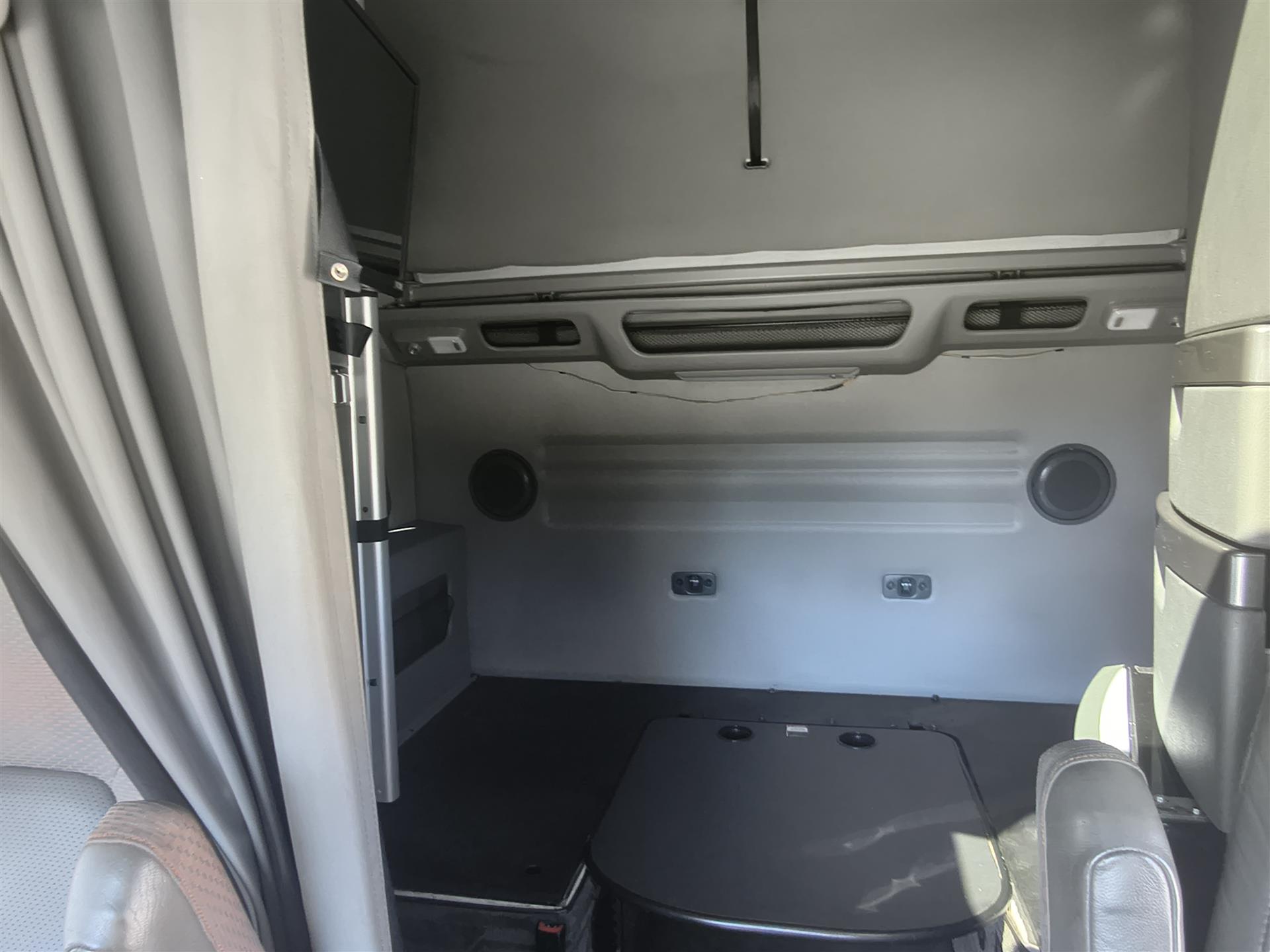 2021 Volvo - image 11