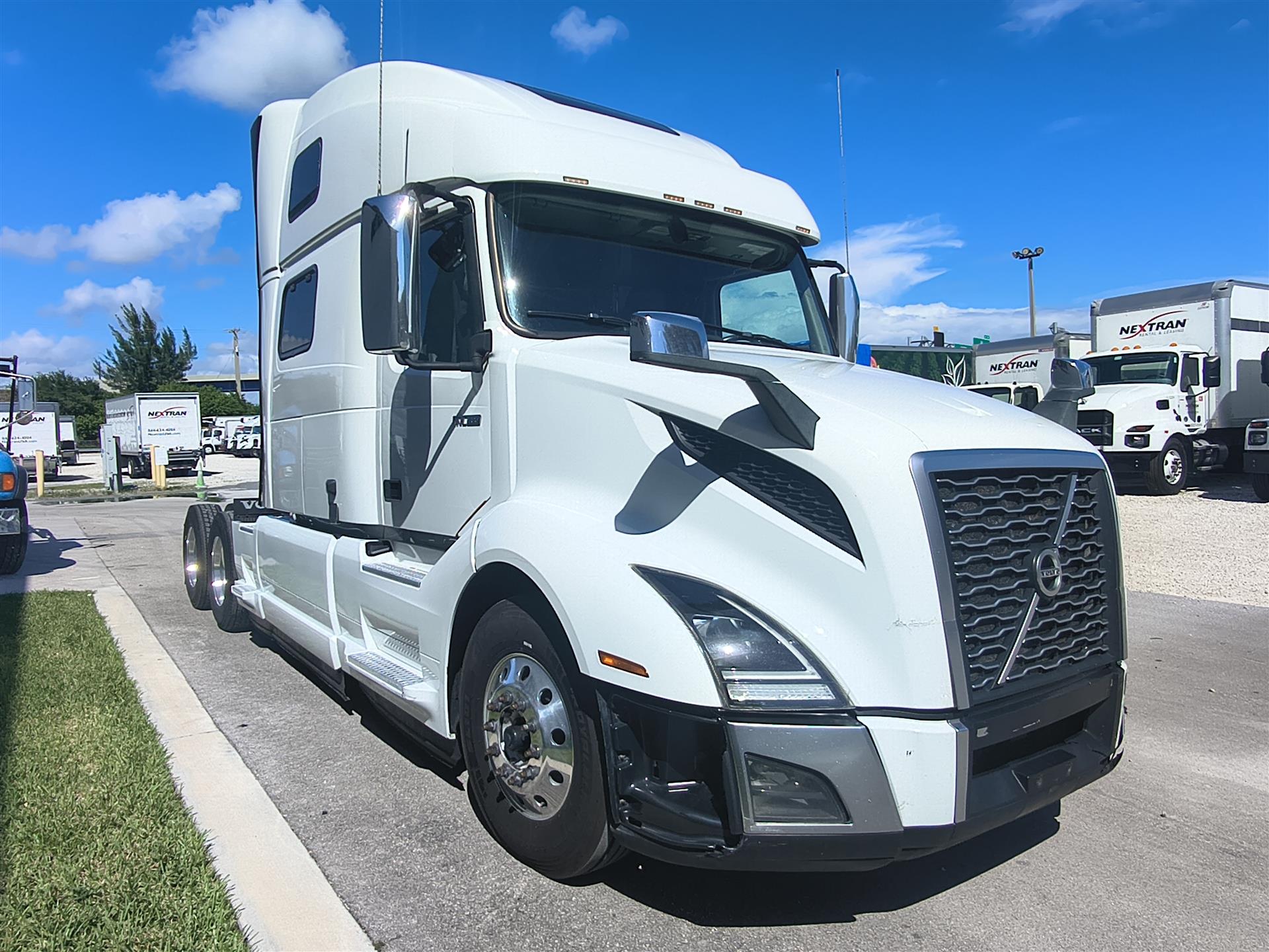 2021 Volvo - image 6