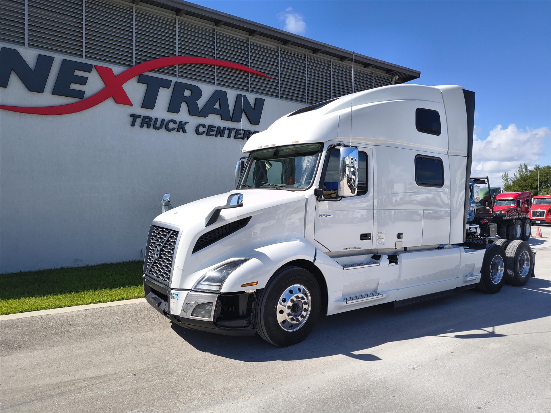 2021 Volvo - image 3