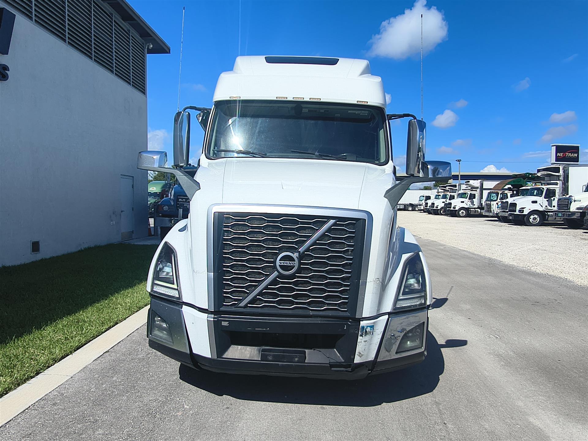 2021 Volvo - image 5