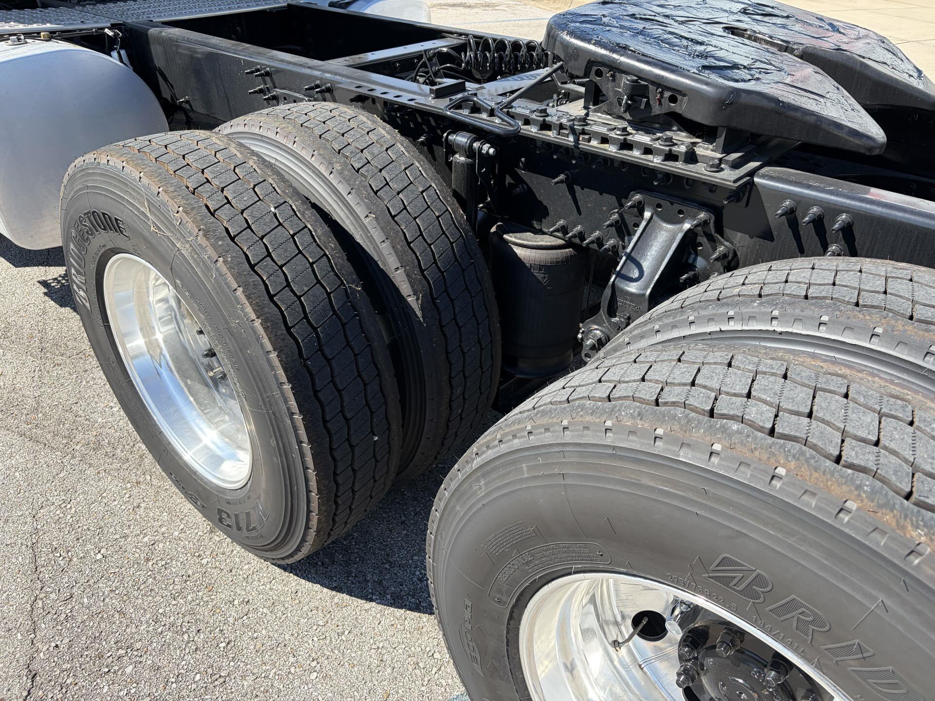 2026 Volvo - image 7