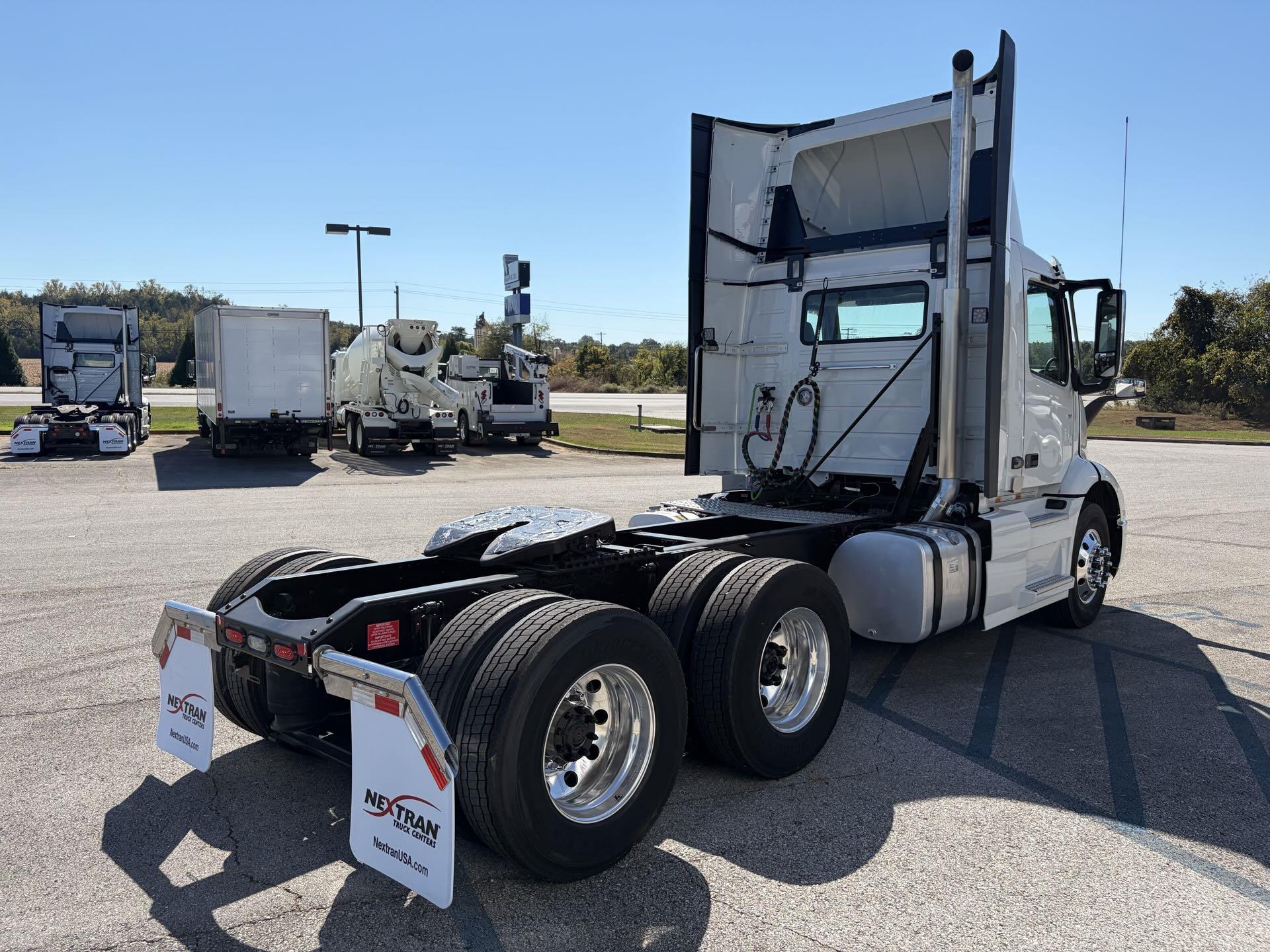 2026 Volvo - image 4