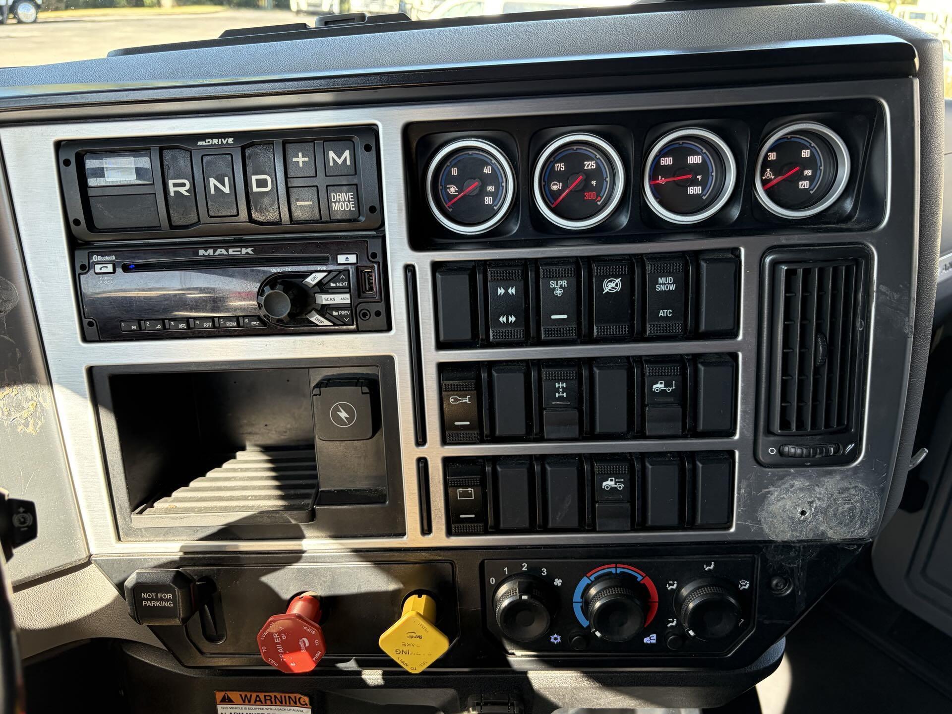 2022 Mack - image 20