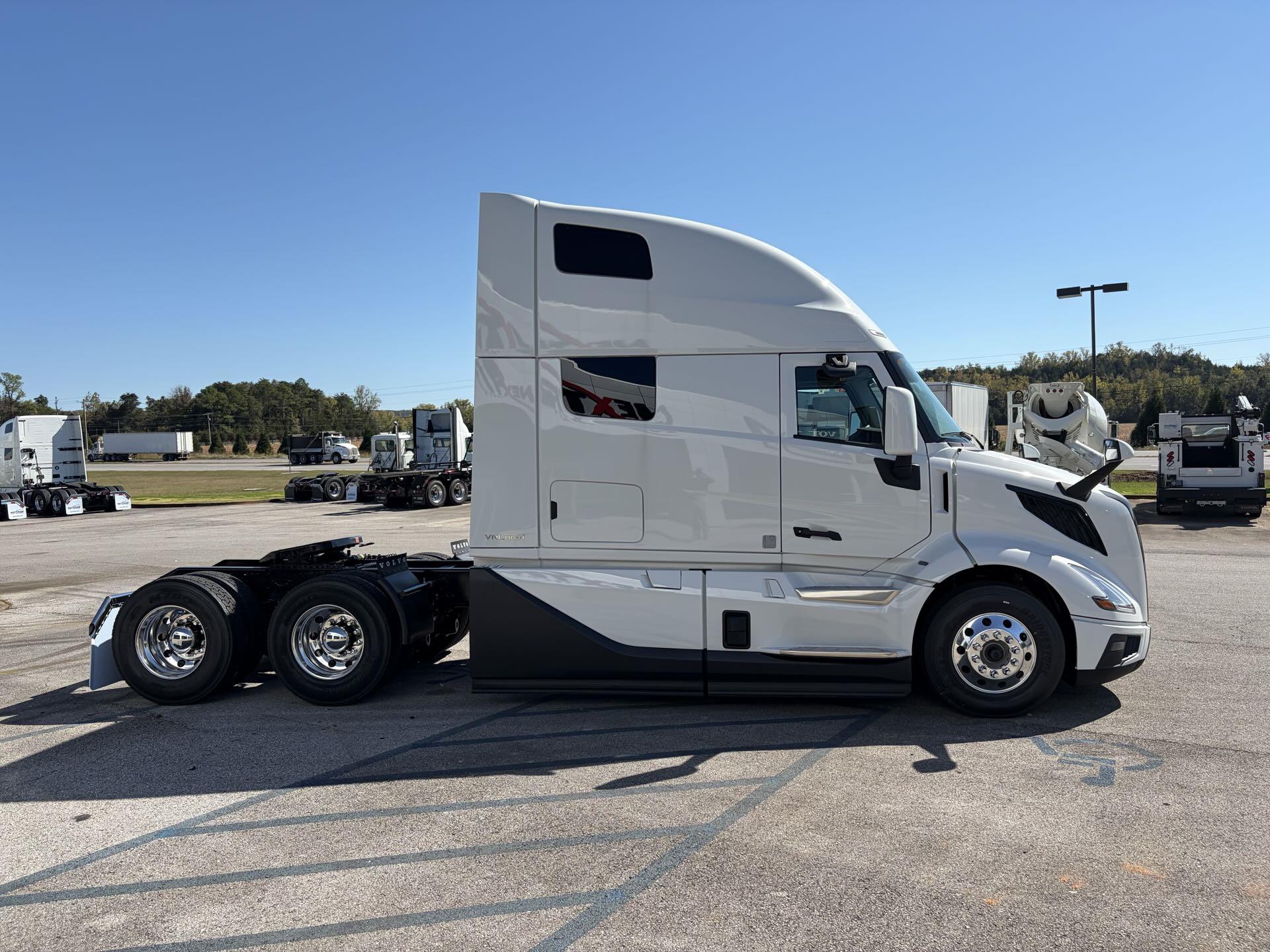 2026 Volvo - image 4