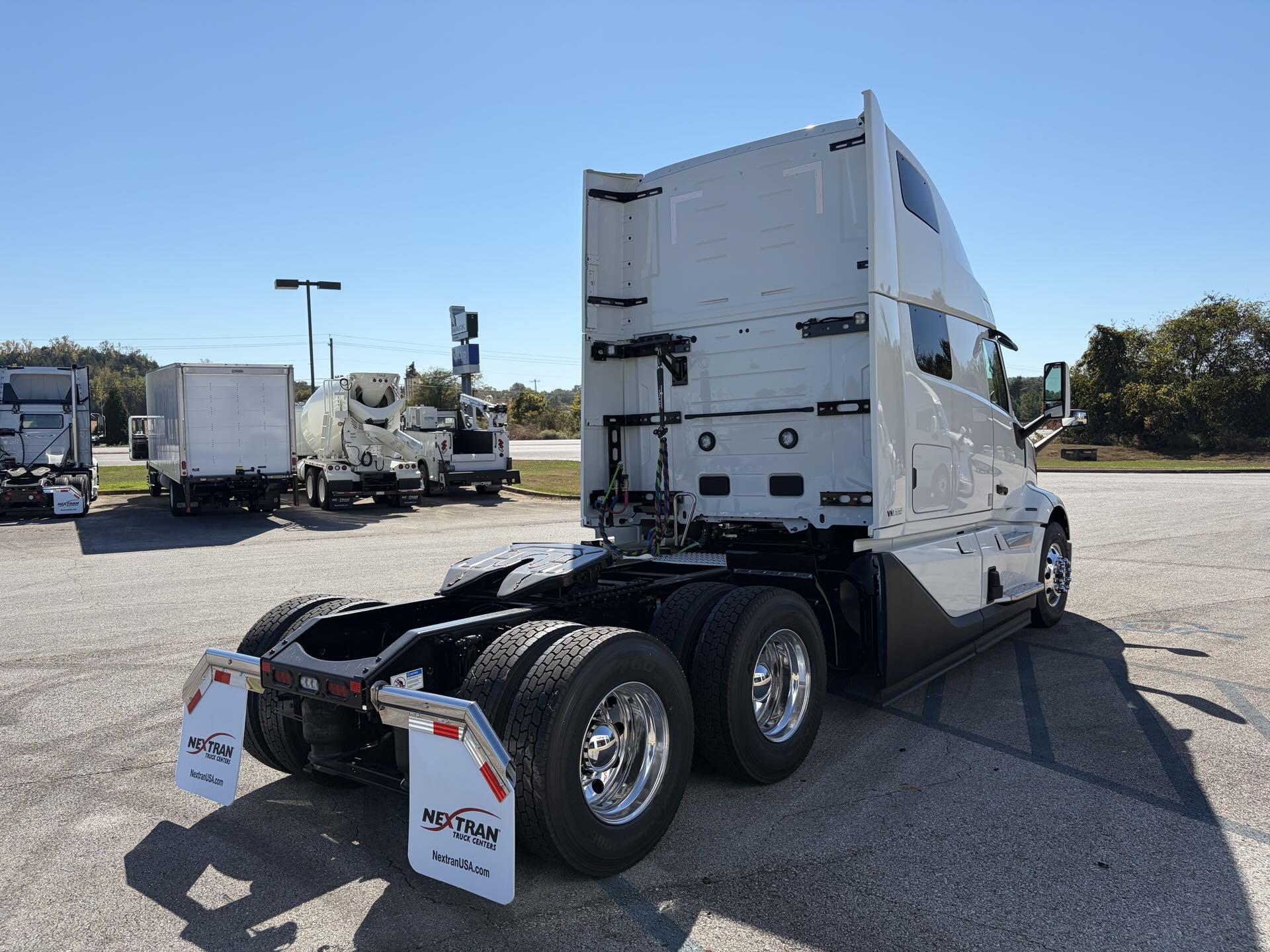 2026 Volvo - image 6