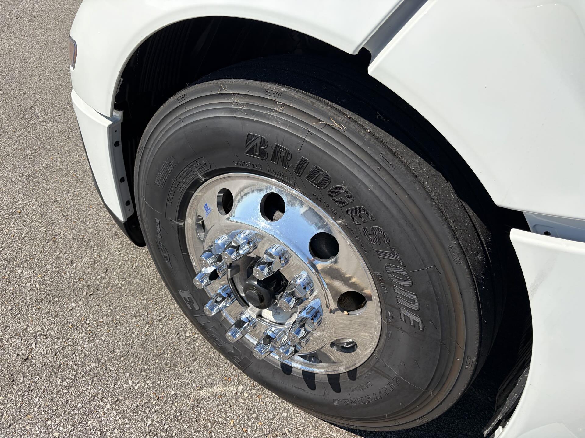 2026 Volvo - image 8