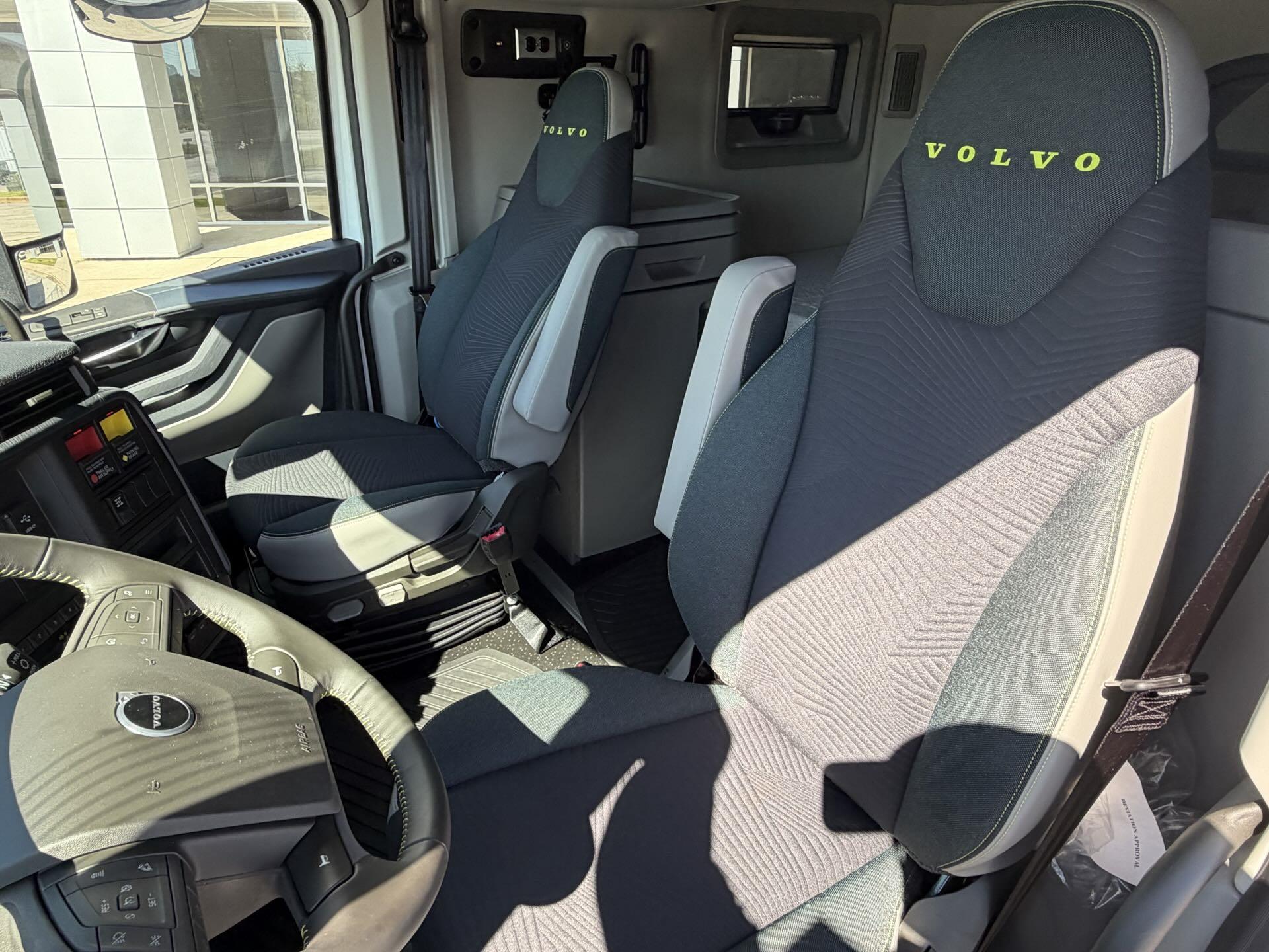 2026 Volvo - image 15