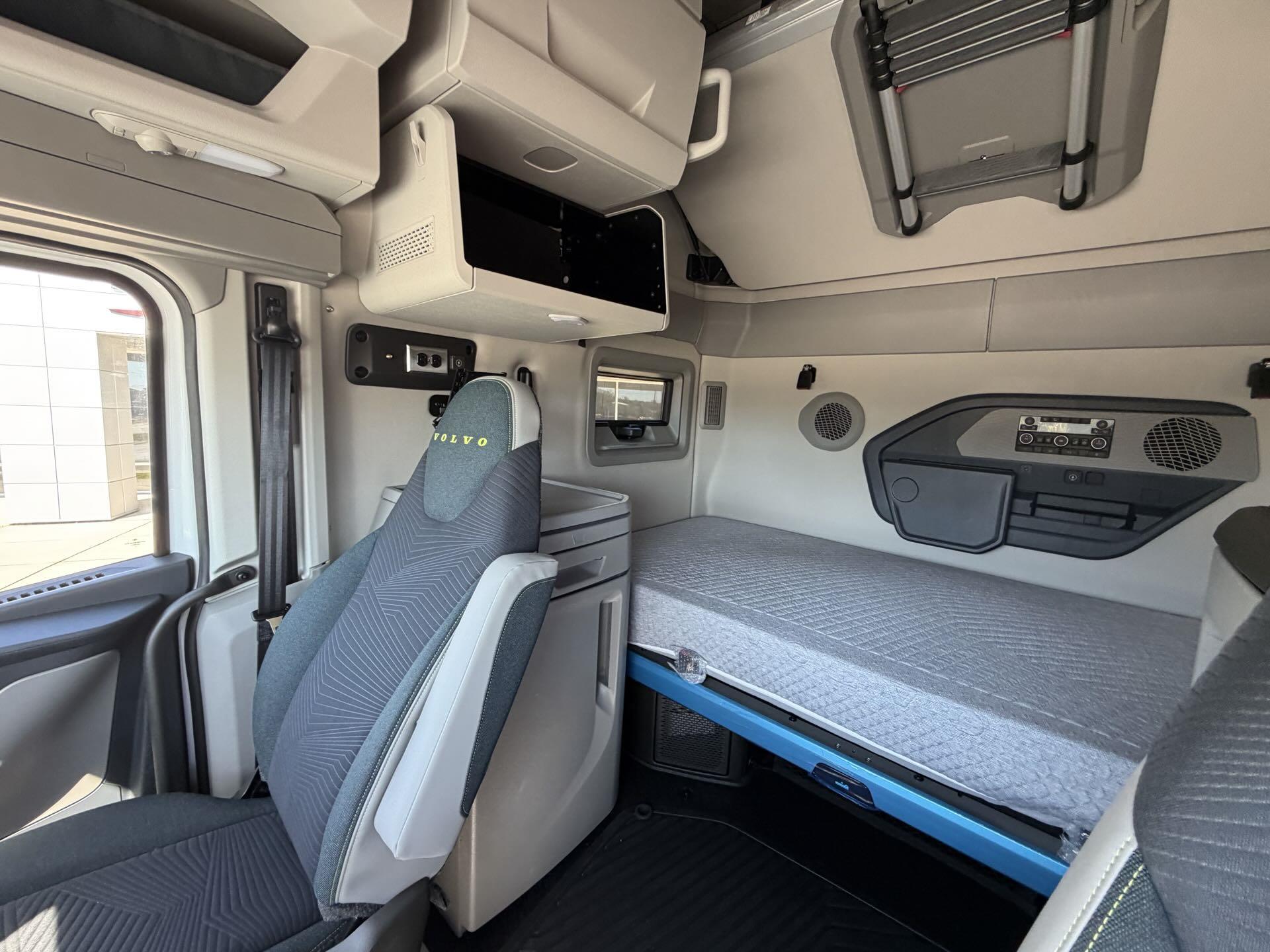 2026 Volvo - image 20