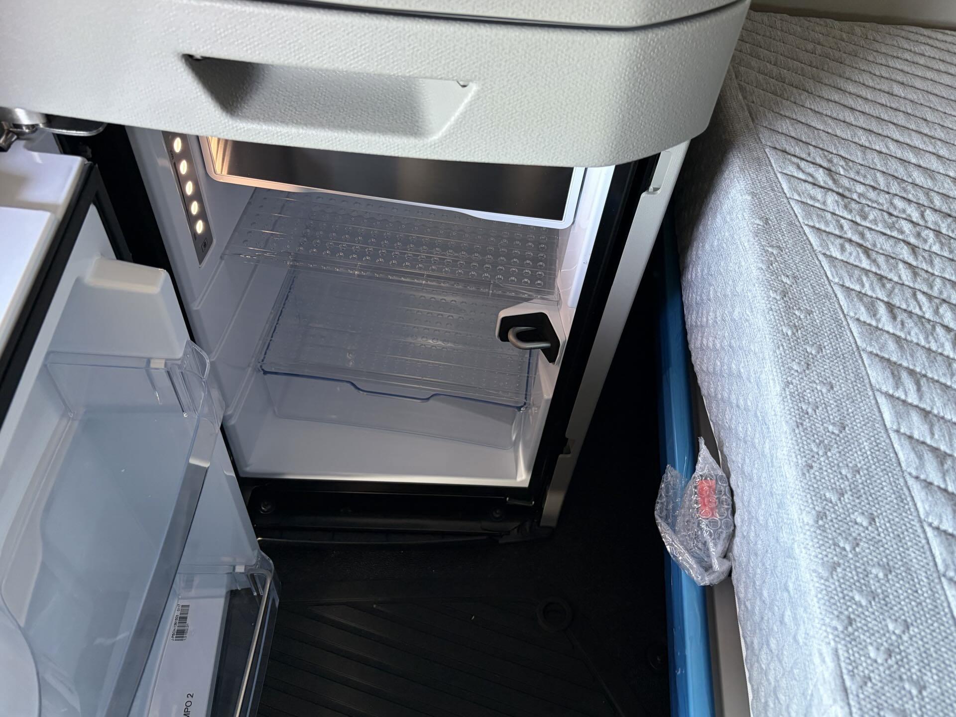 2026 Volvo - image 25