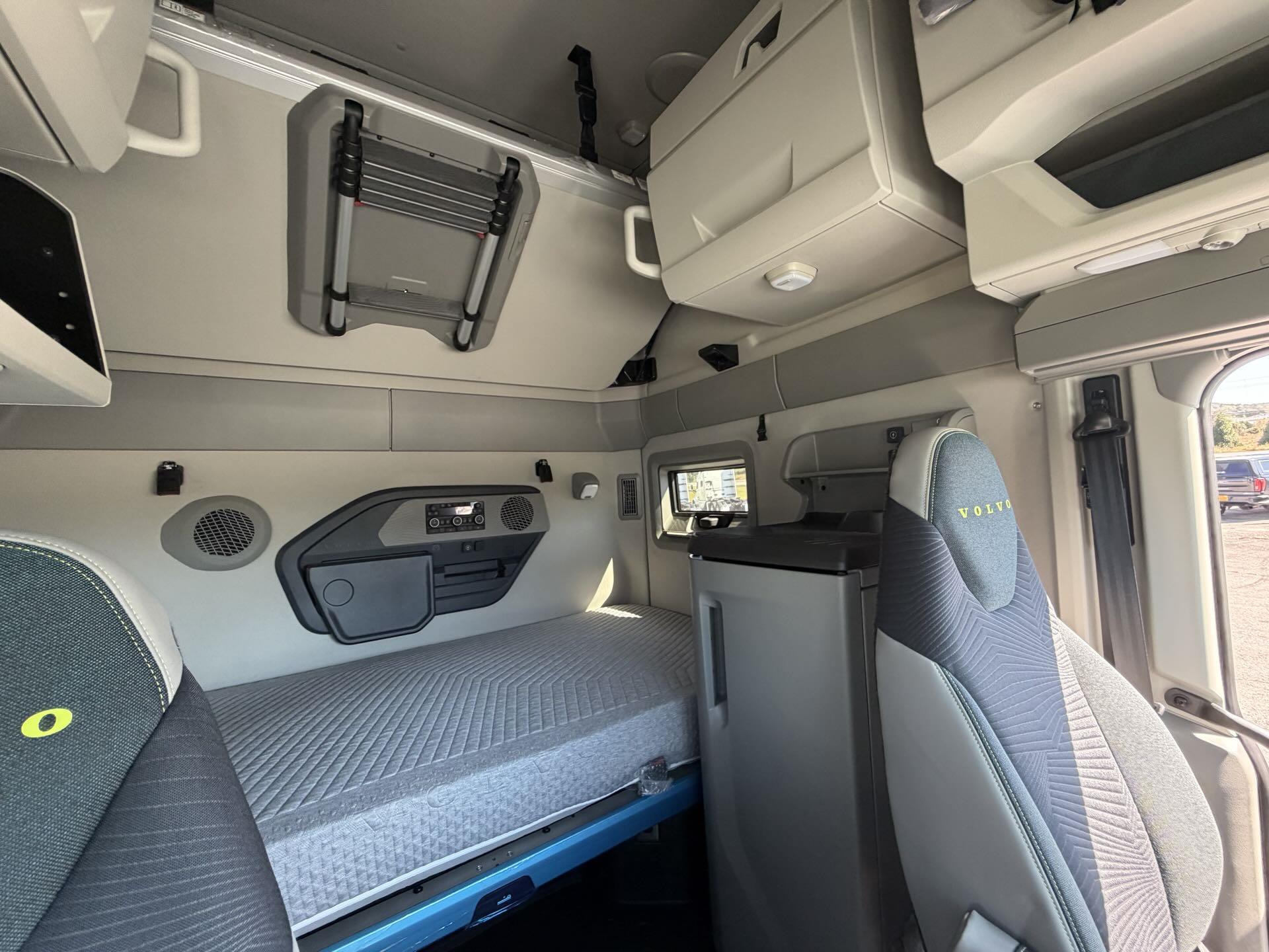 2026 Volvo - image 27