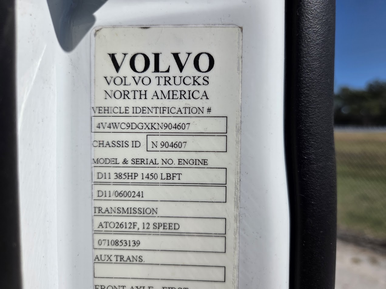 2019 Volvo - image 15