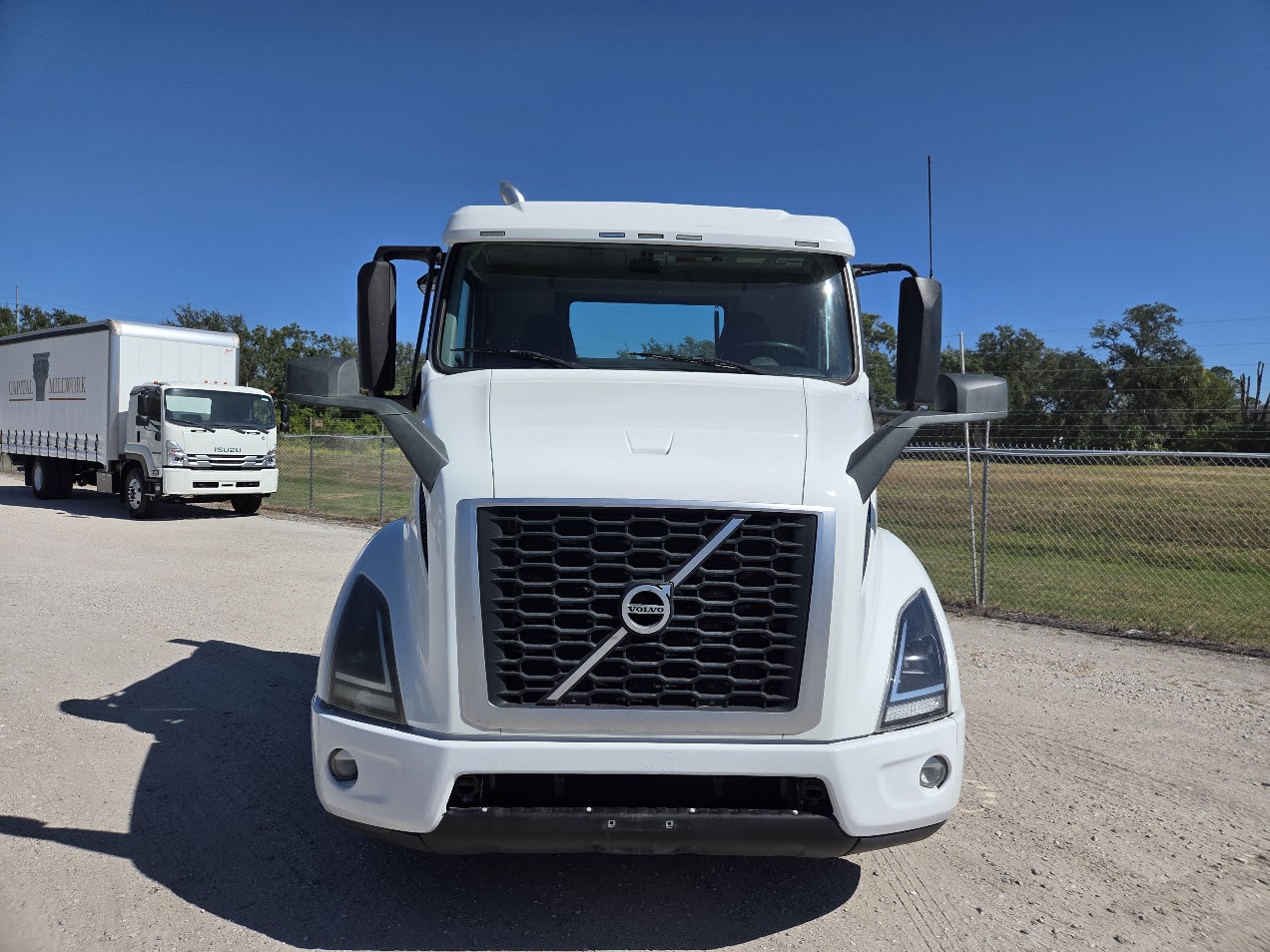 2019 Volvo - image 2