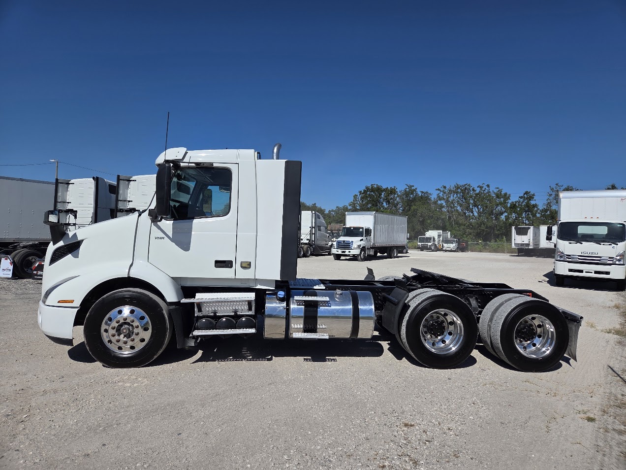 2019 Volvo - image 4