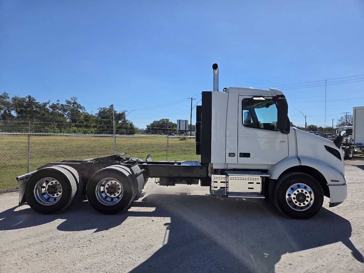 2019 Volvo - image 6