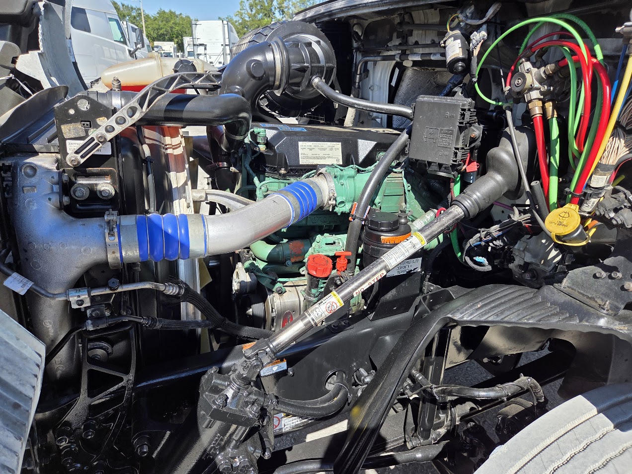 2019 Volvo - image 10