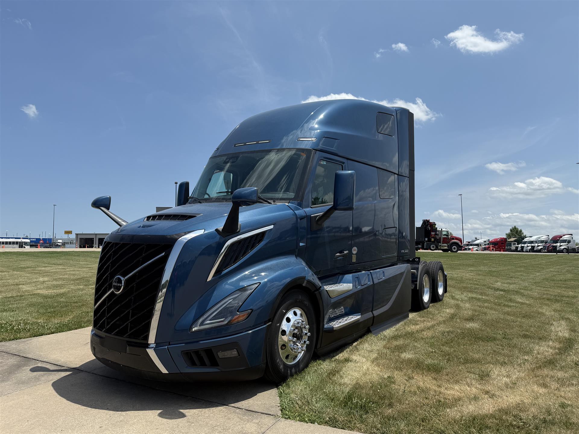 2026 Volvo NEW VNL860