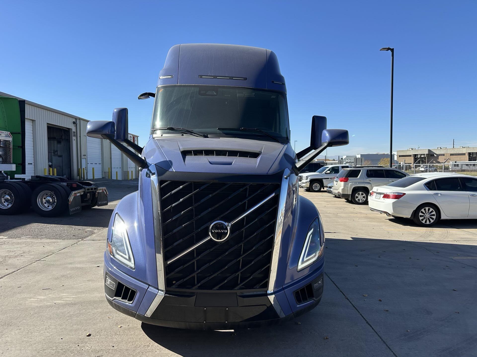 2026 Volvo - image 5