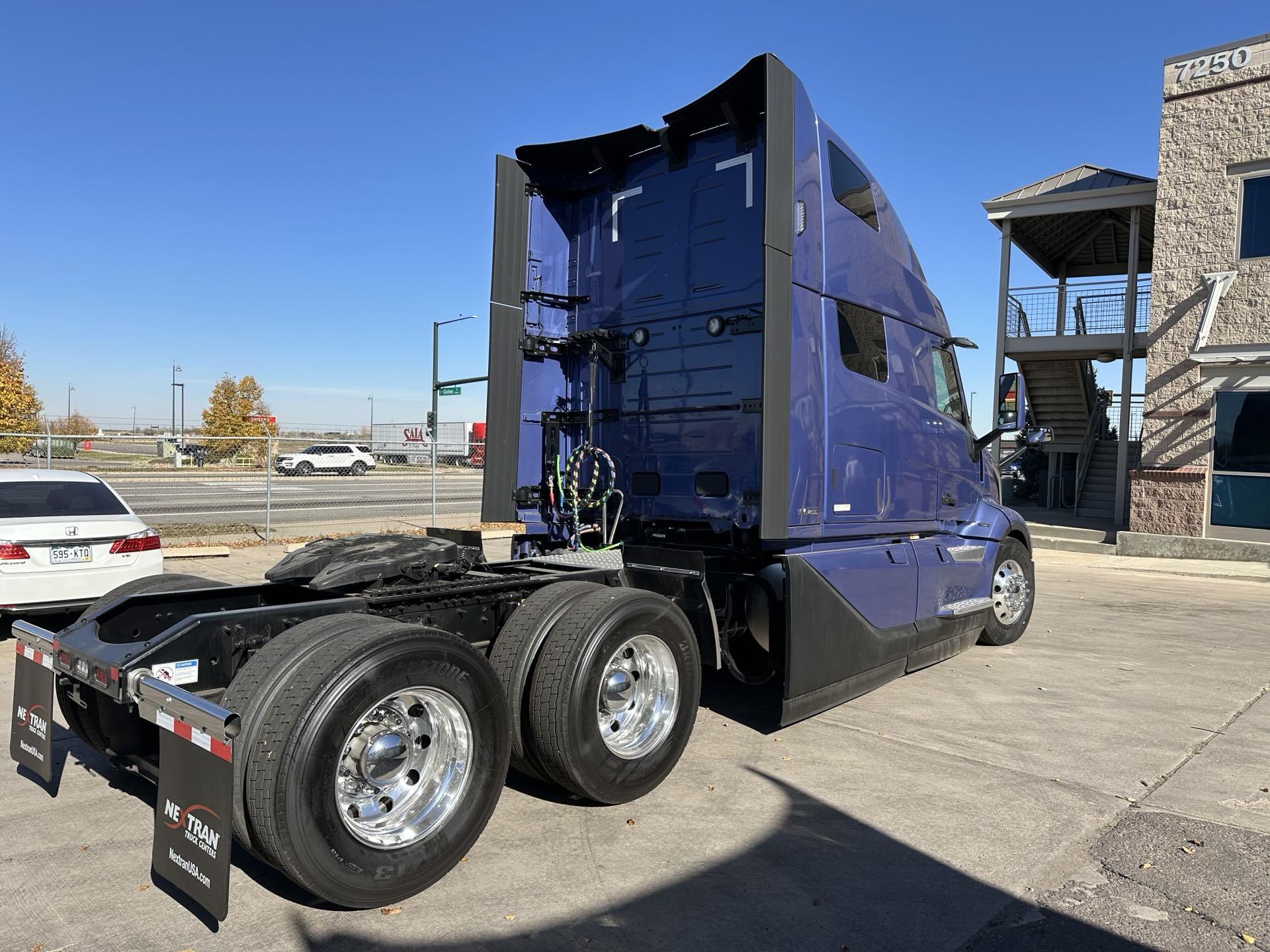 2026 Volvo - image 4