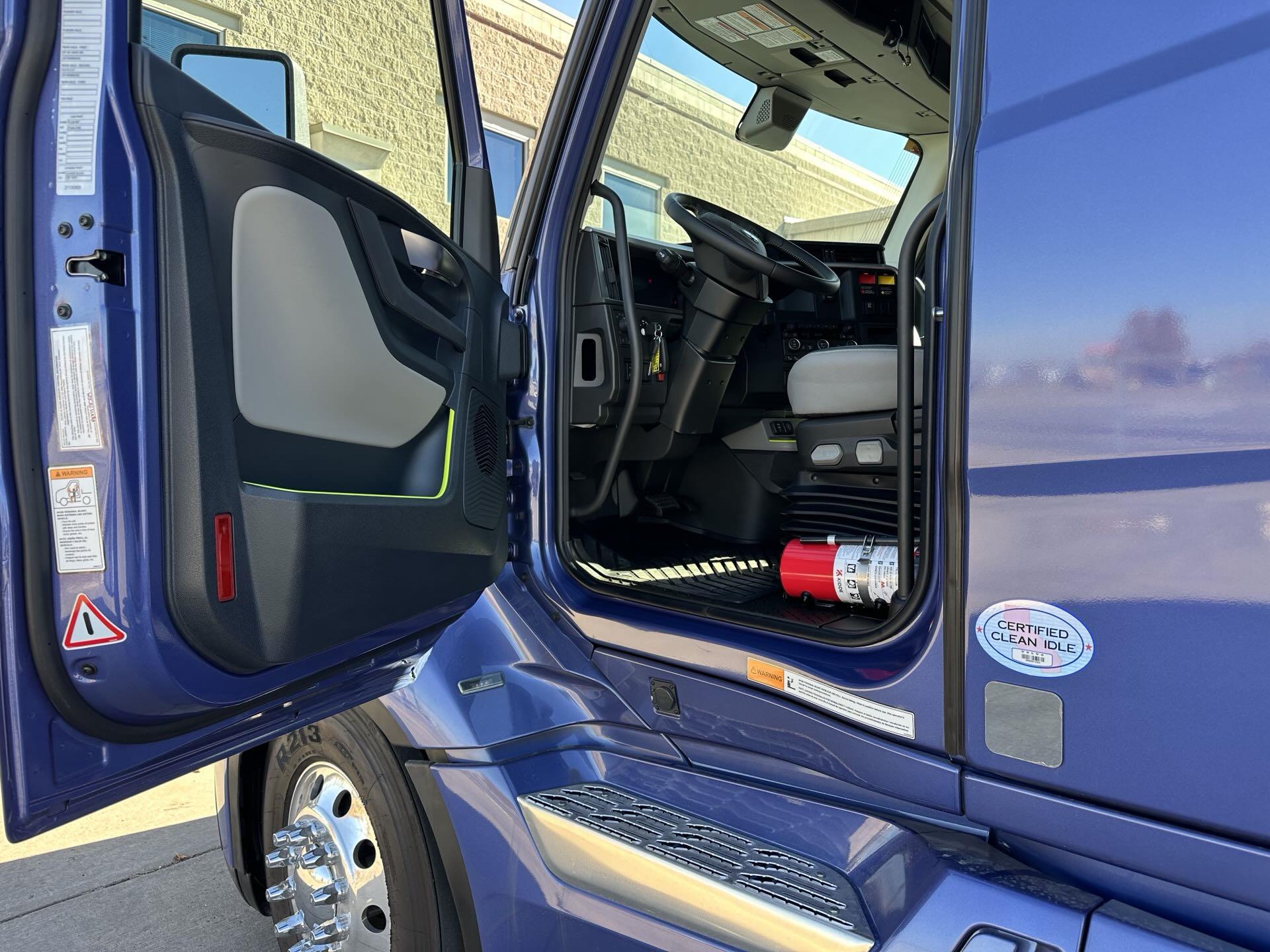 2026 Volvo - image 7