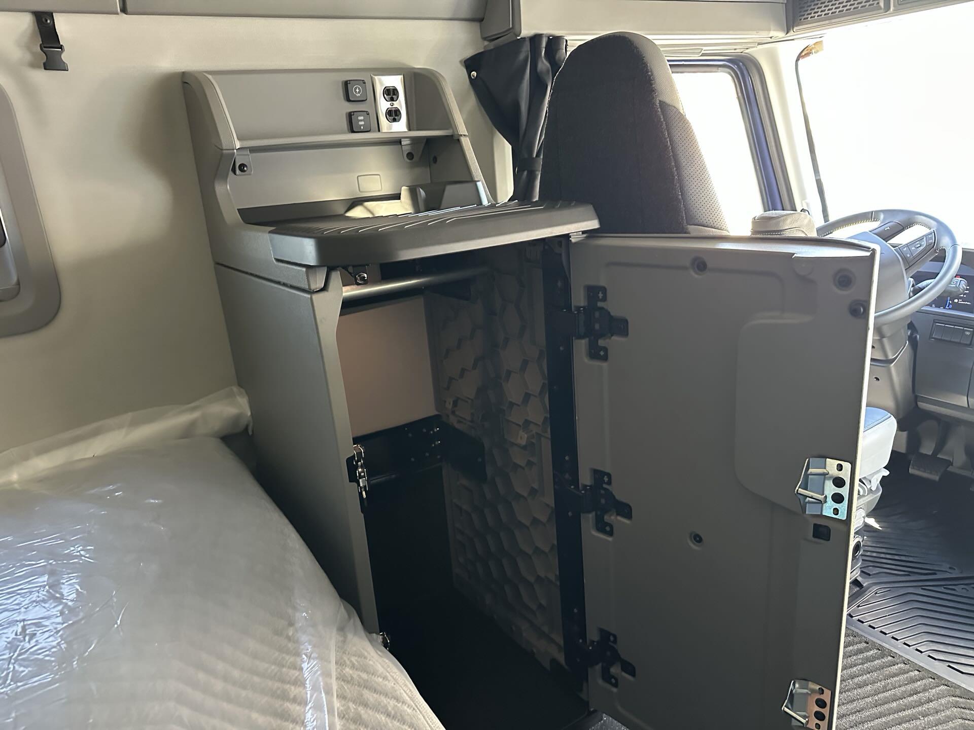 2026 Volvo - image 10