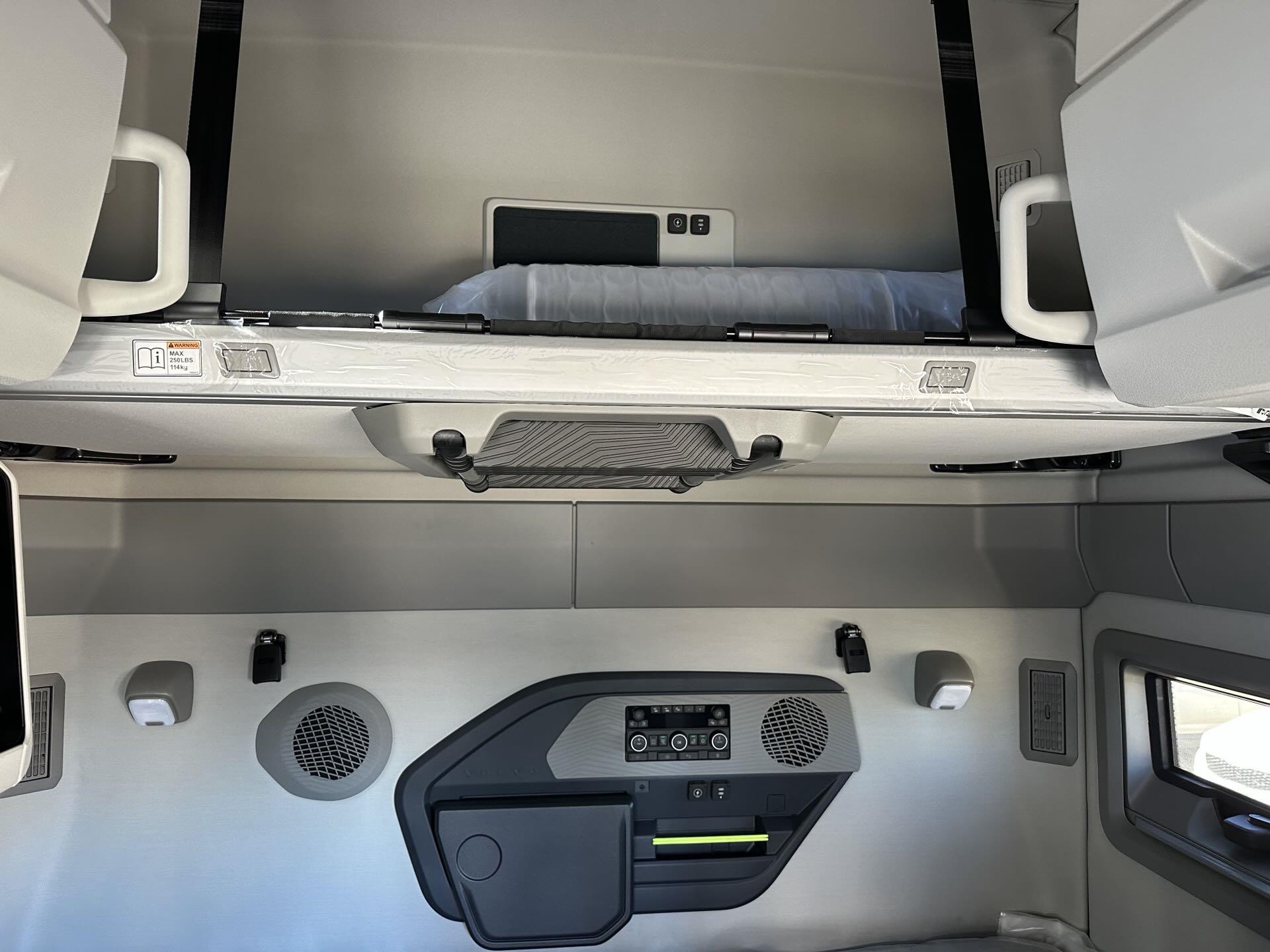 2026 Volvo - image 11