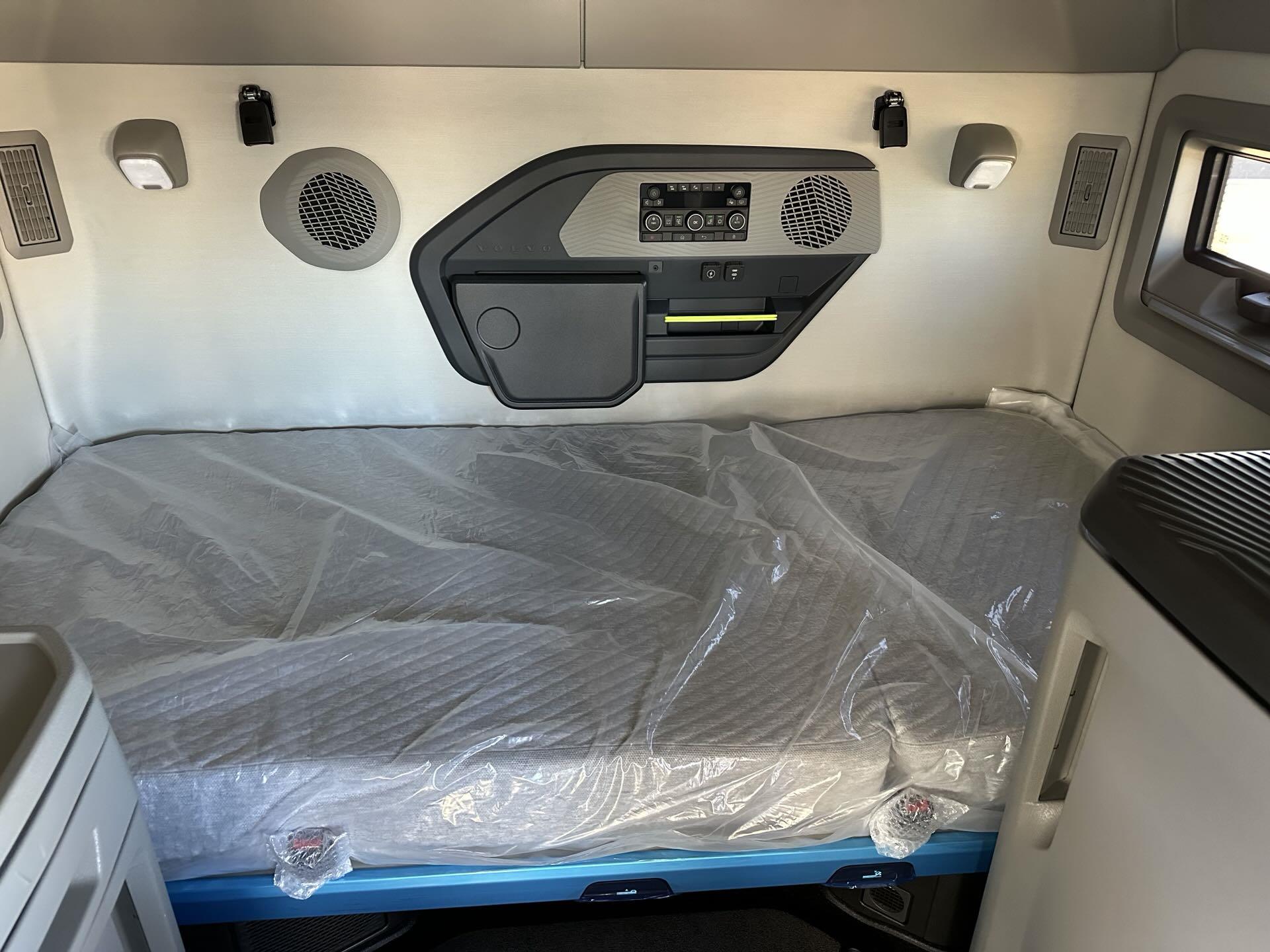 2026 Volvo - image 14