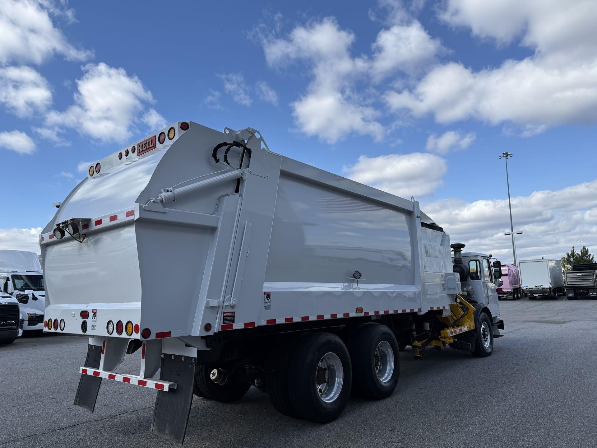 2019 Autocar - image 6