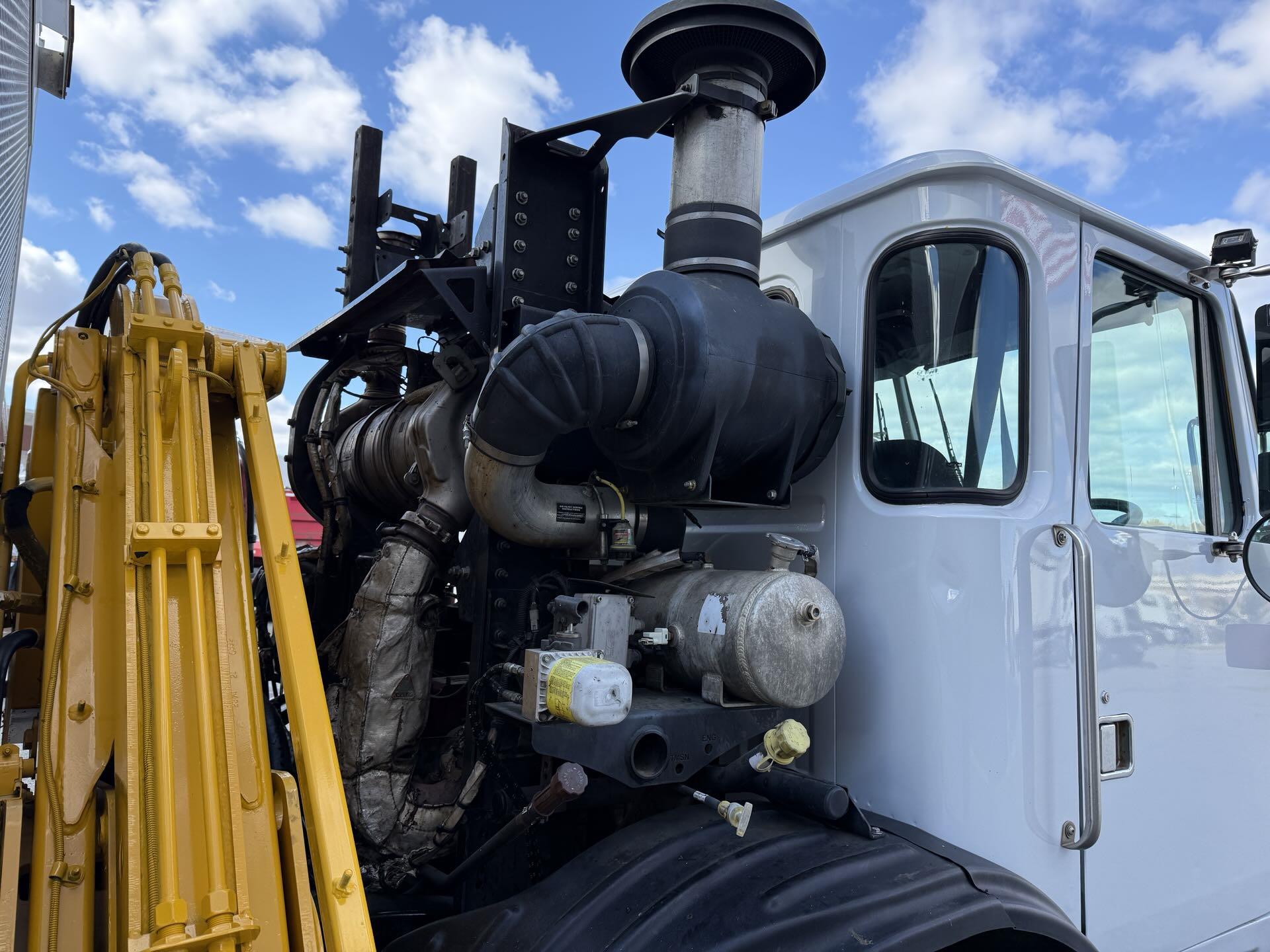 2019 Autocar - image 9