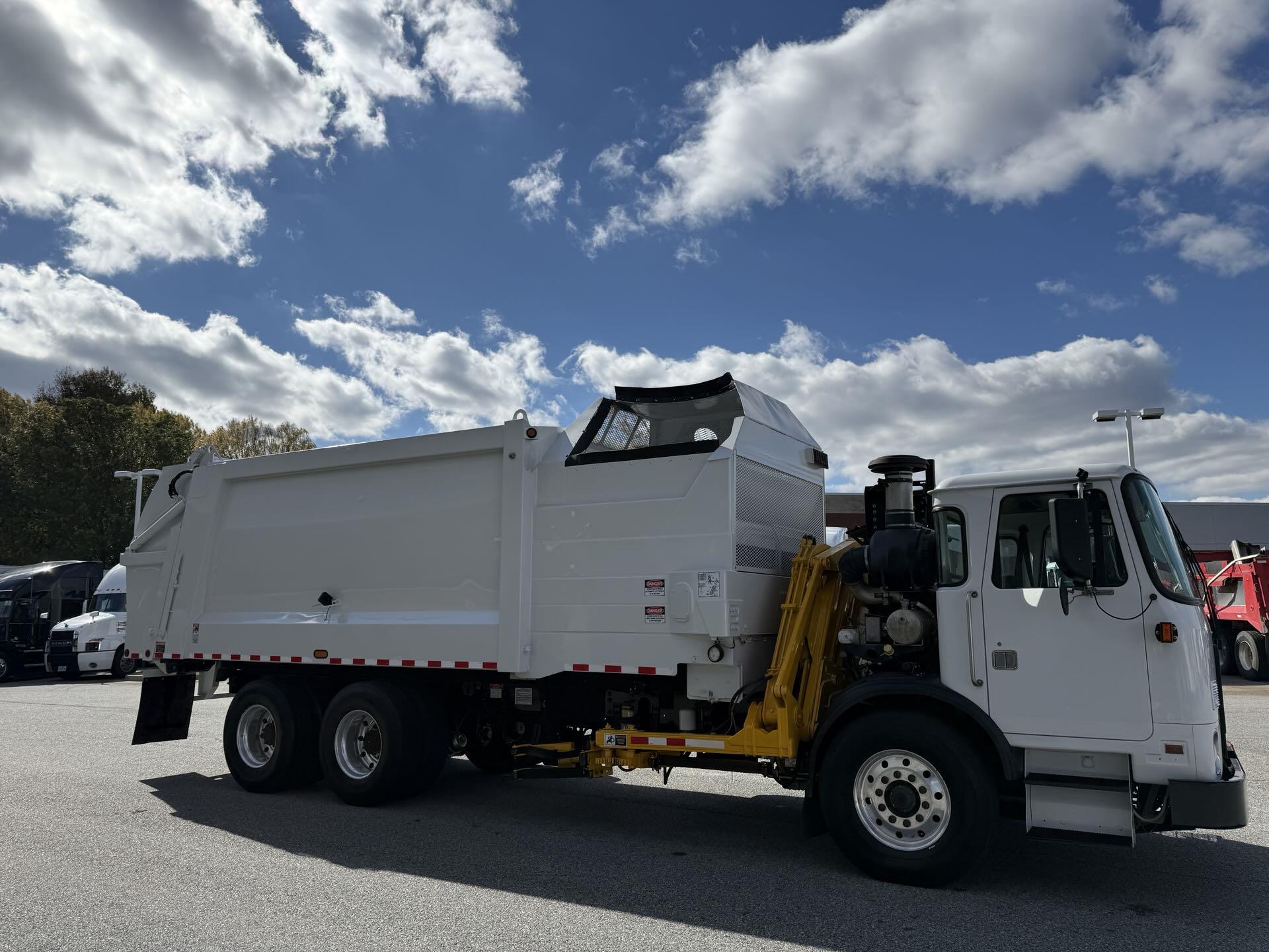 2019 Autocar - image 10