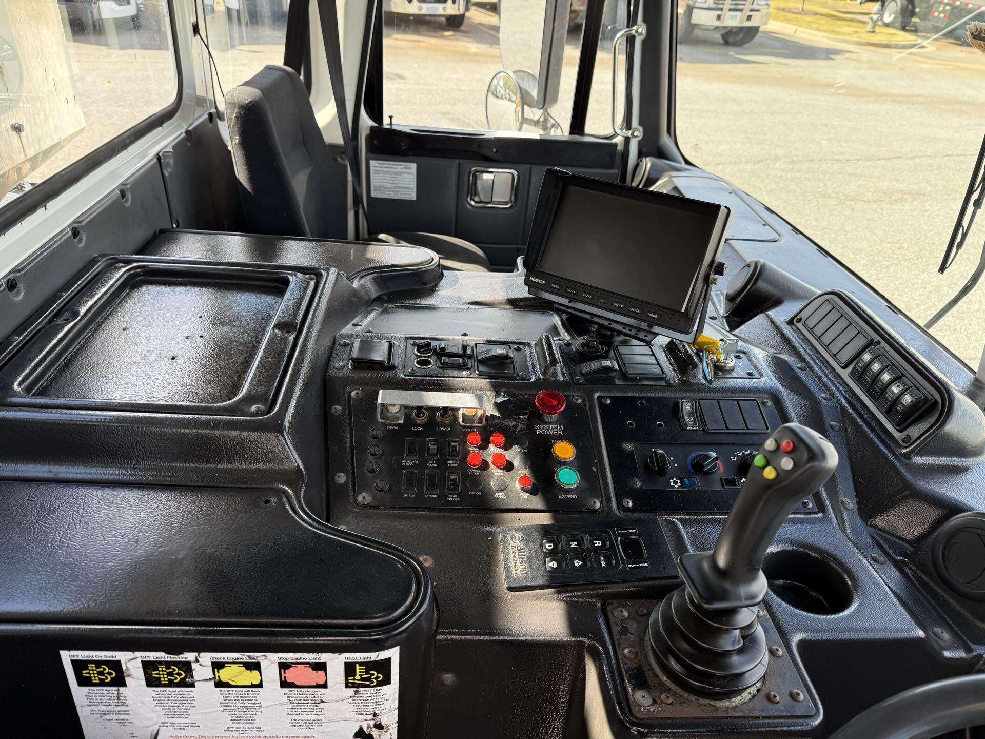 2019 Autocar - image 15