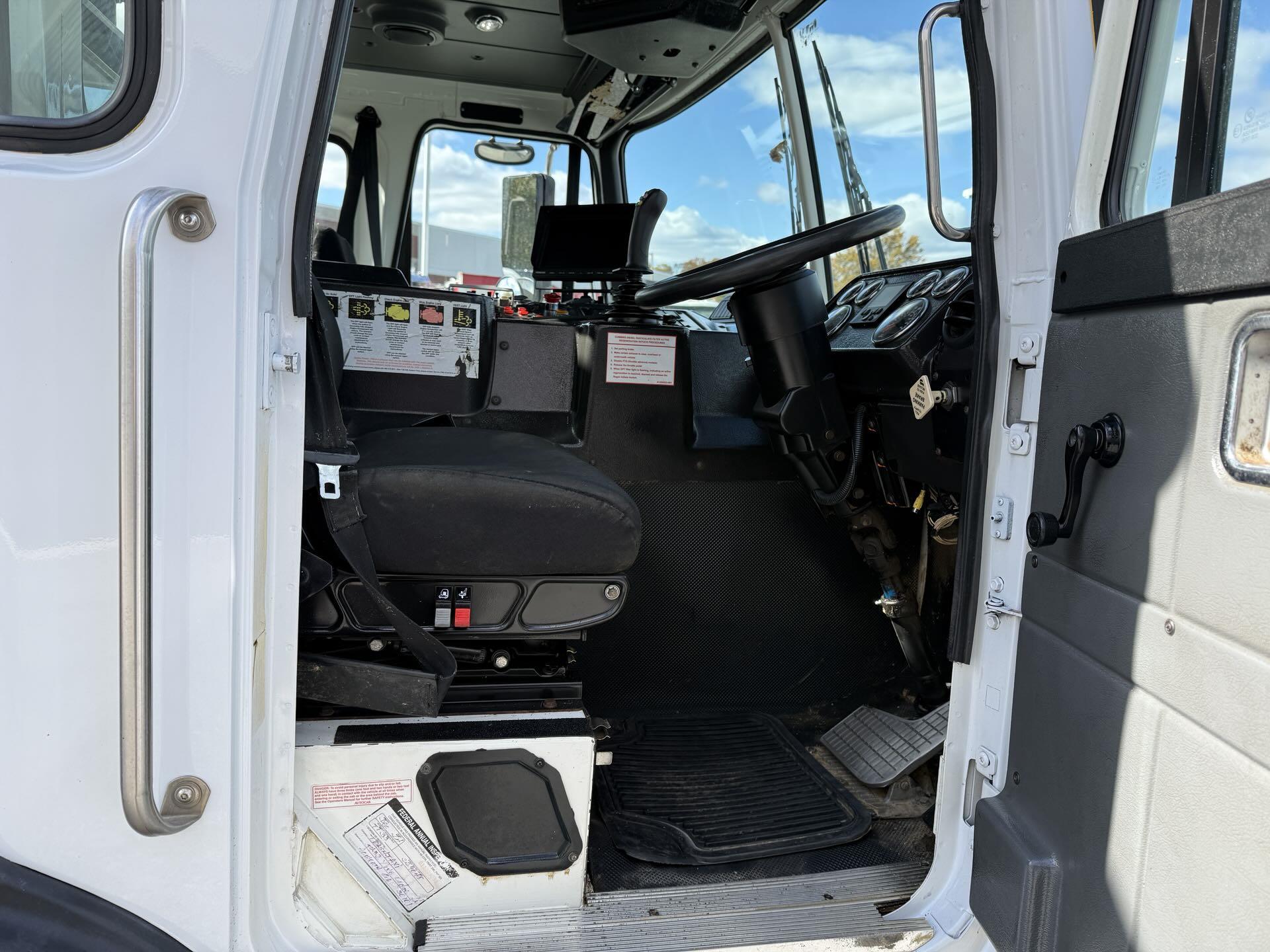 2019 Autocar - image 14