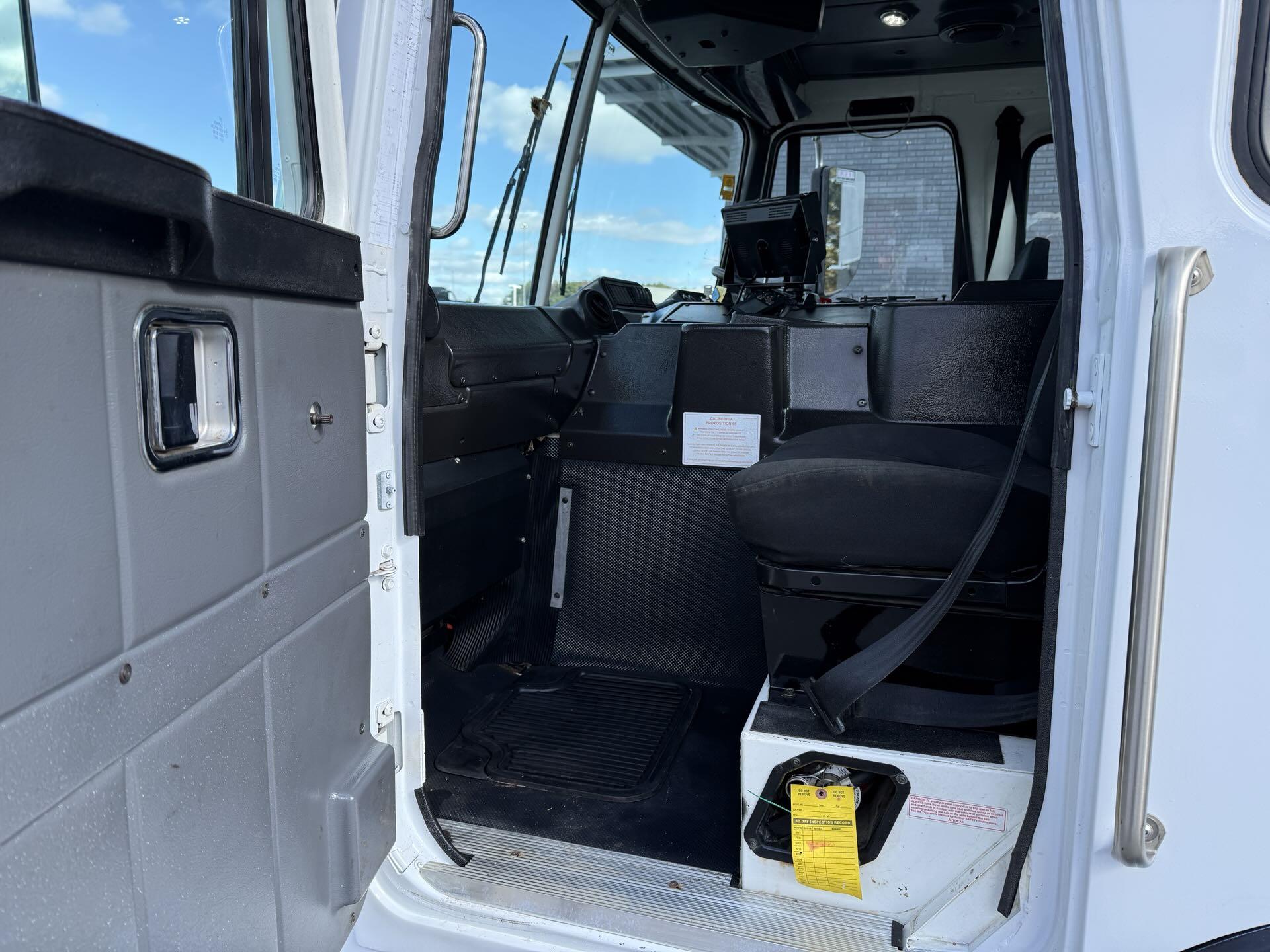 2019 Autocar - image 13