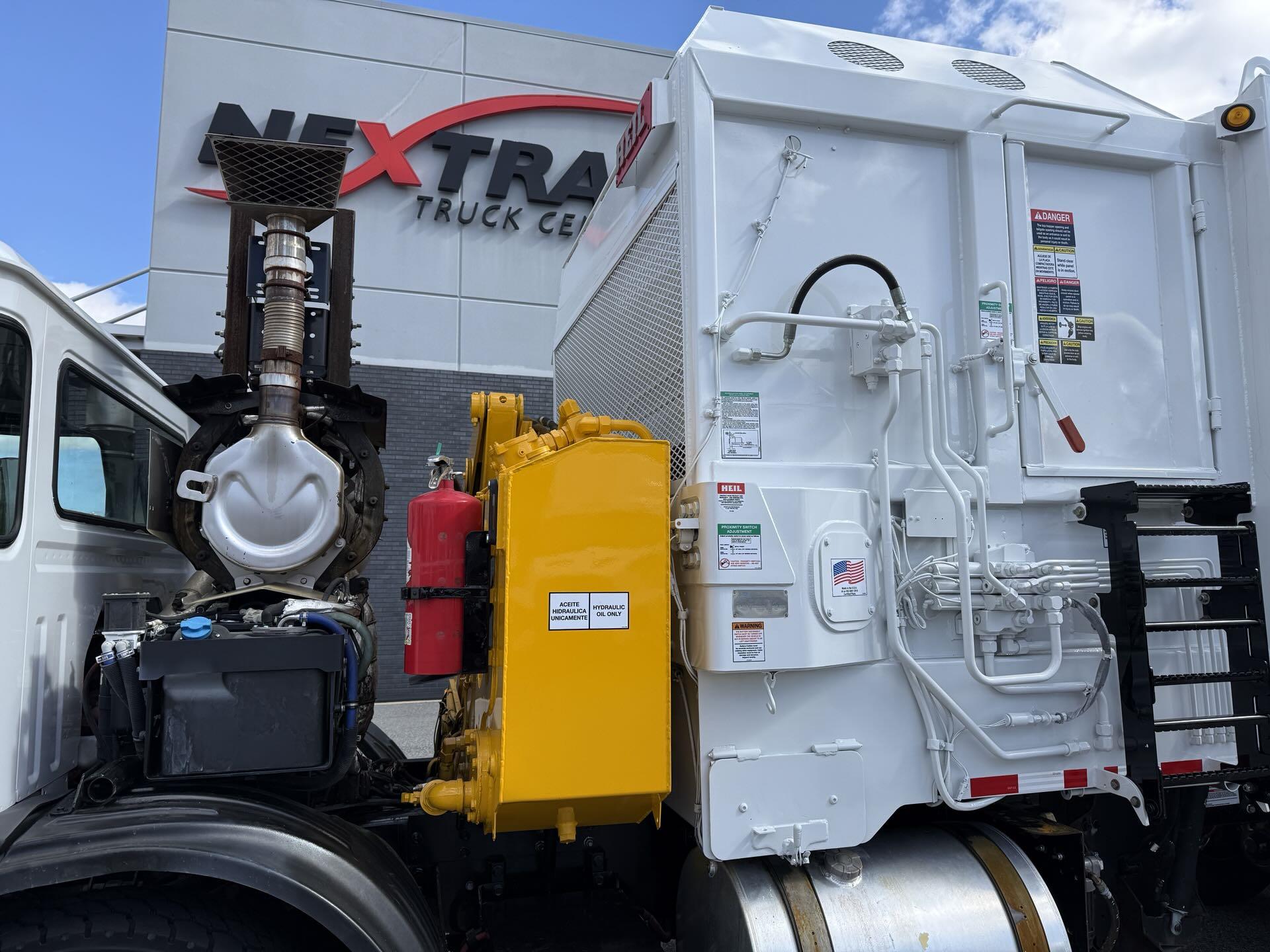 2019 Autocar - image 3