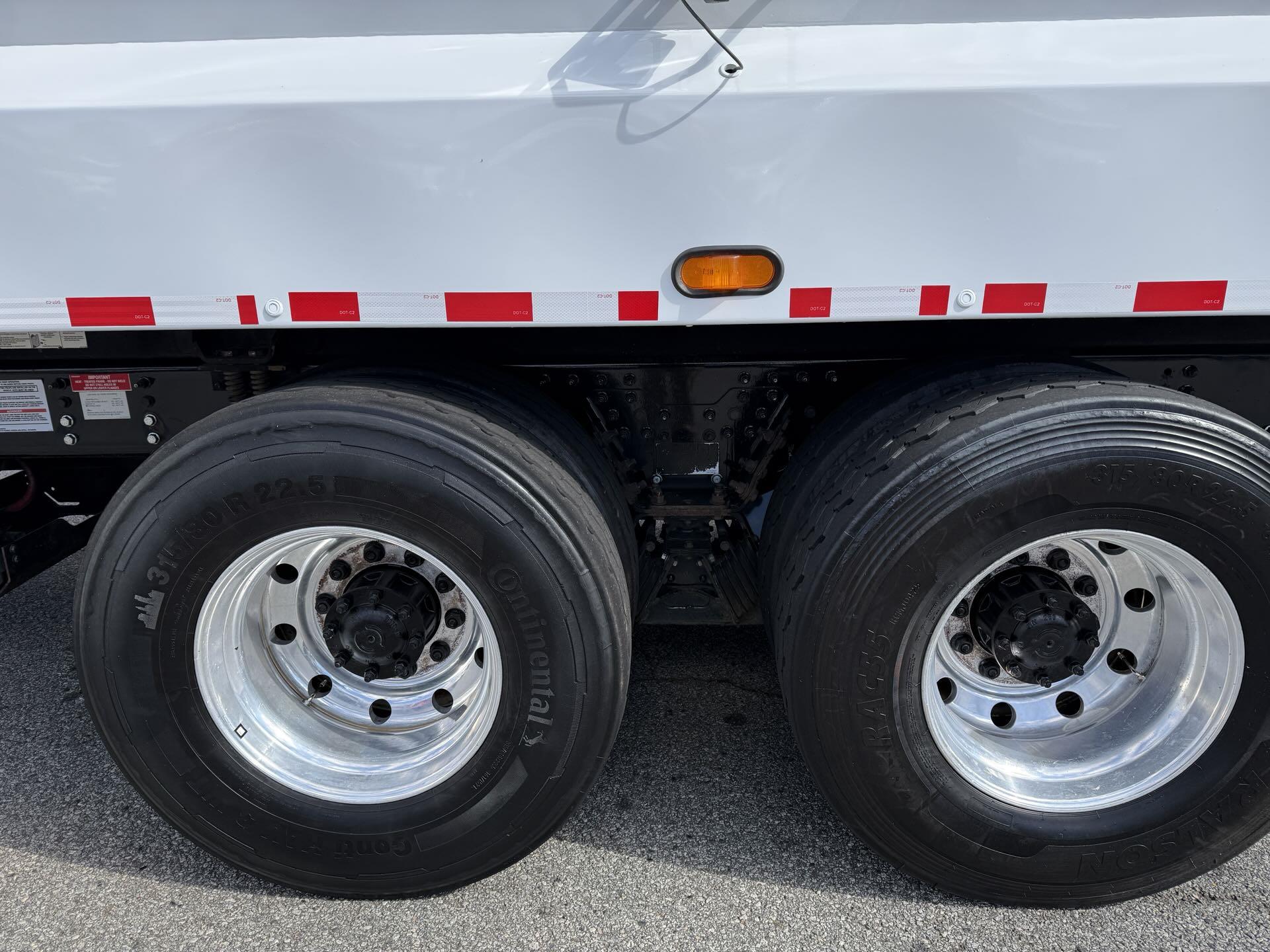 2019 Autocar - image 6