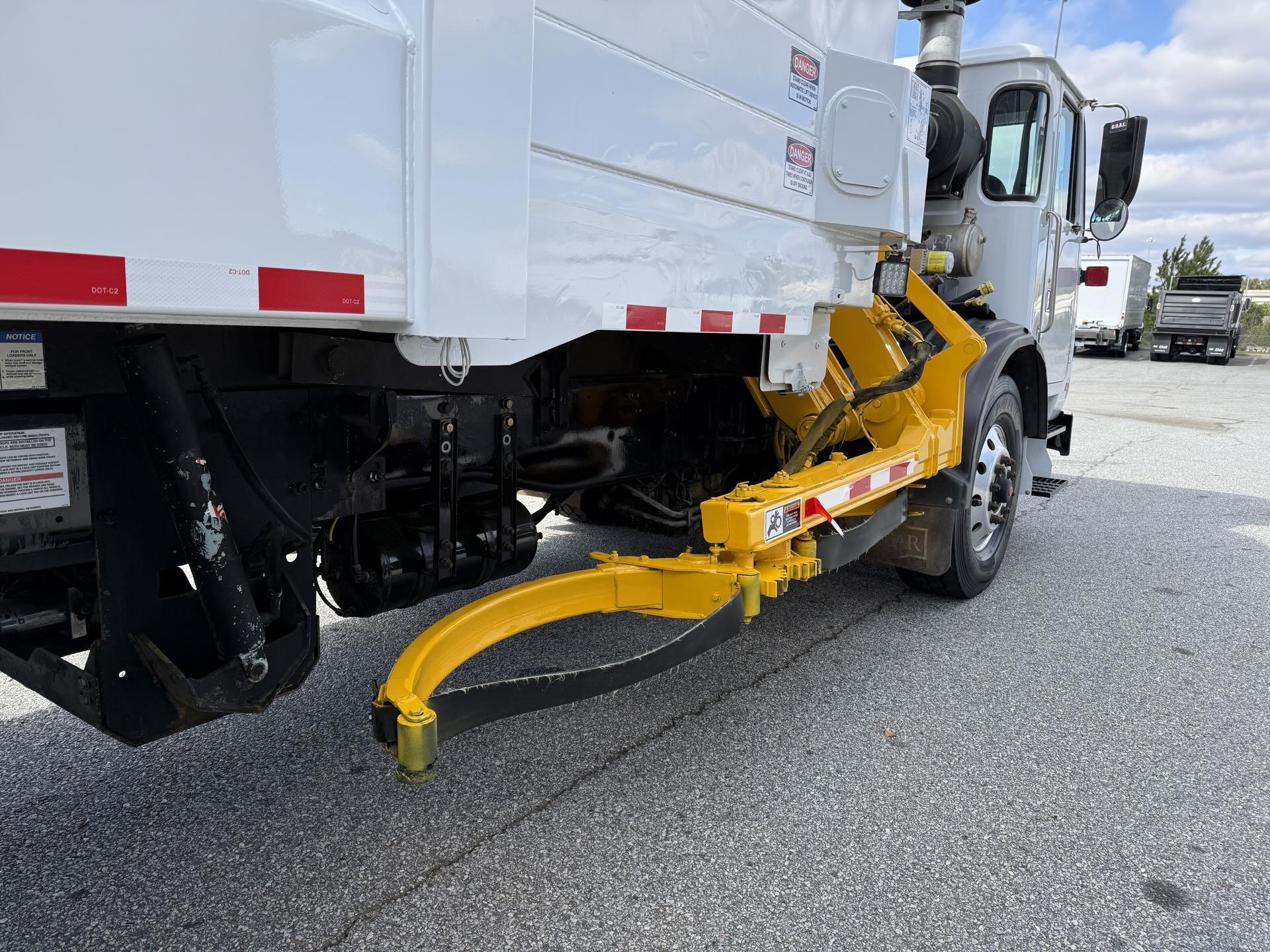 2019 Autocar - image 8