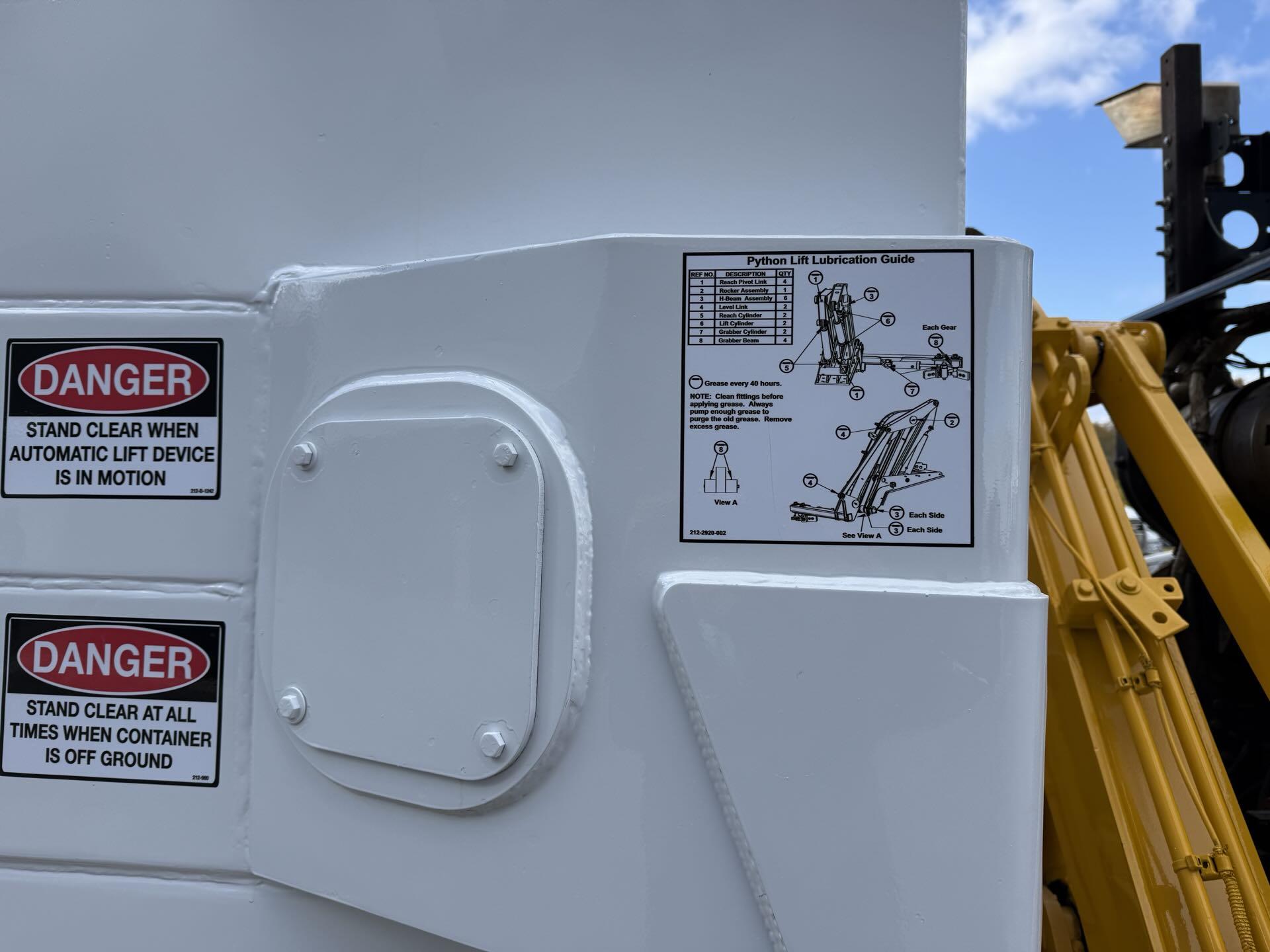 2019 Autocar - image 5