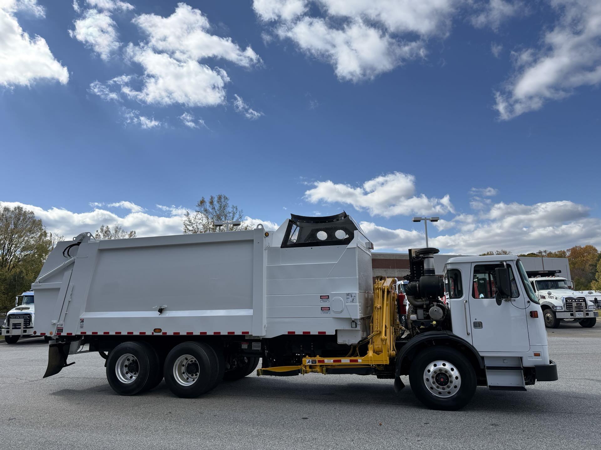 2019 Autocar - image 12