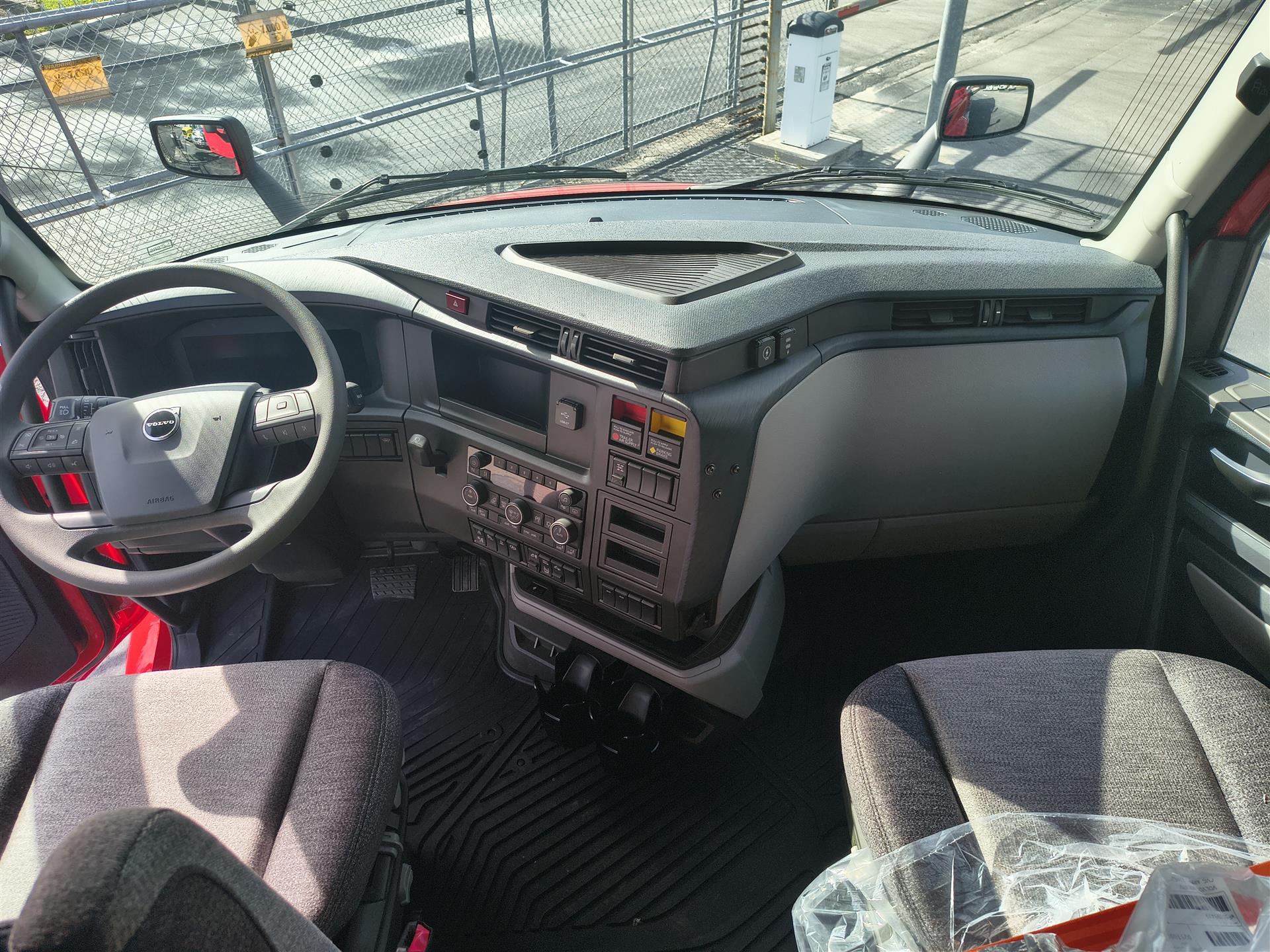 2026 Volvo - image 9