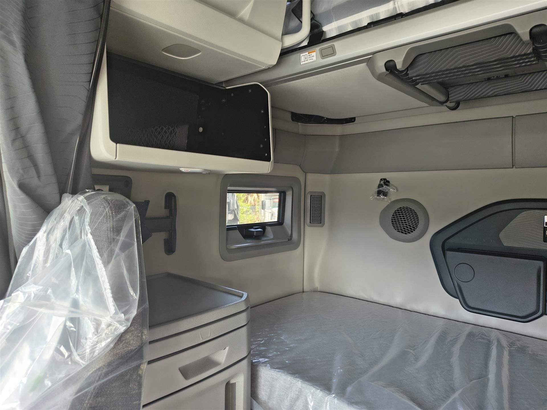 2026 Volvo - image 12