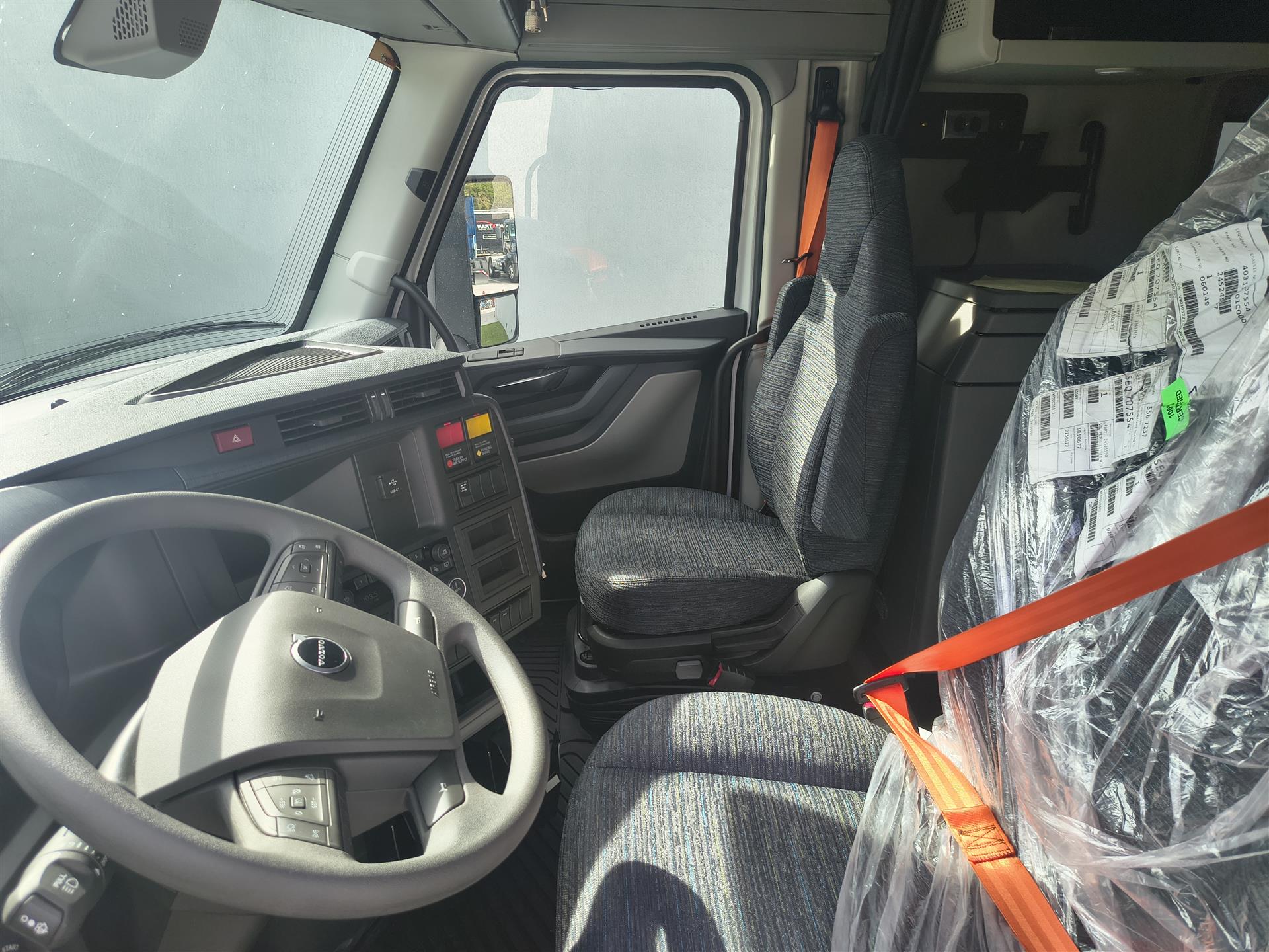 2026 Volvo - image 9