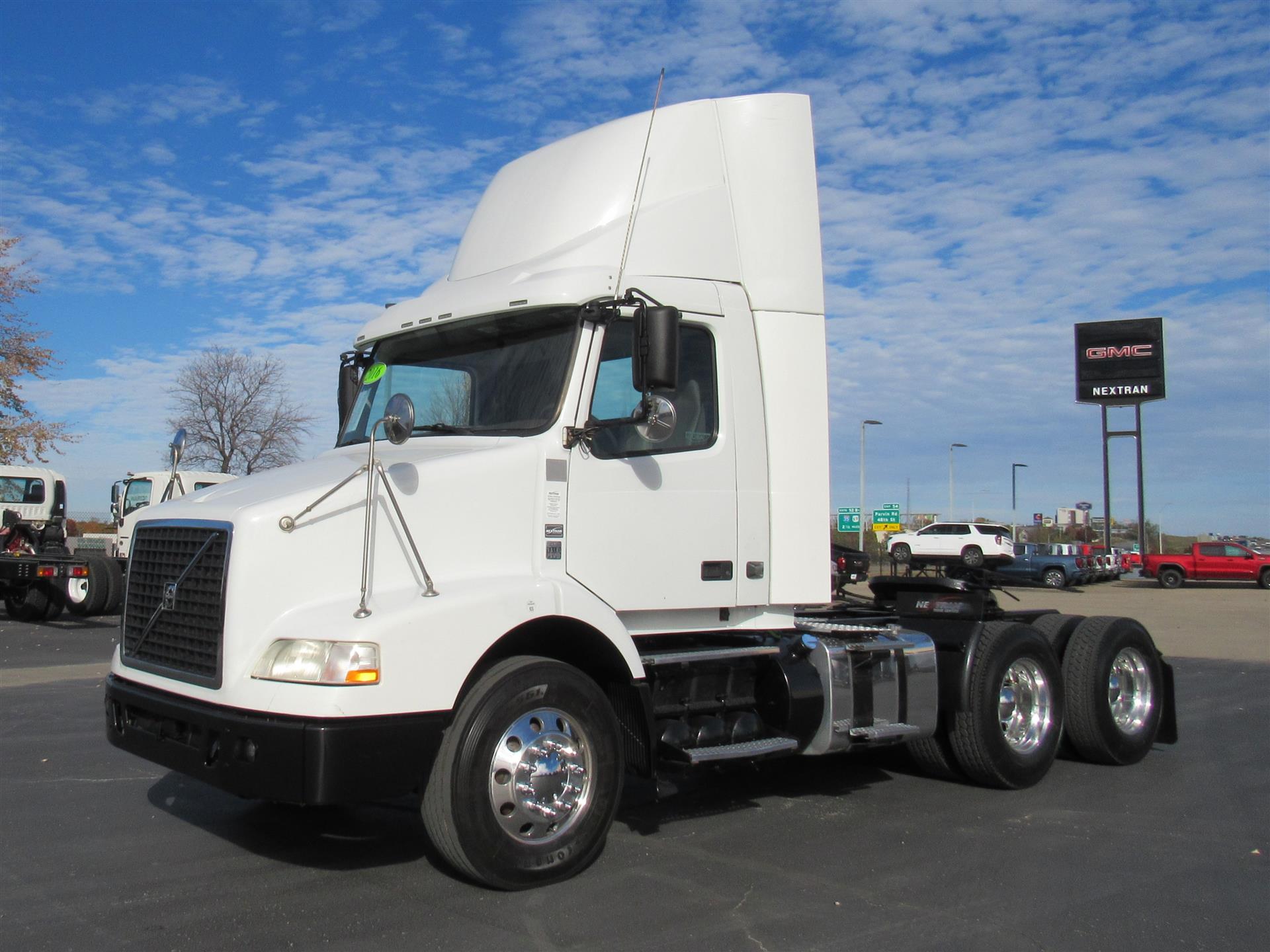 2016 Volvo VNM64T300