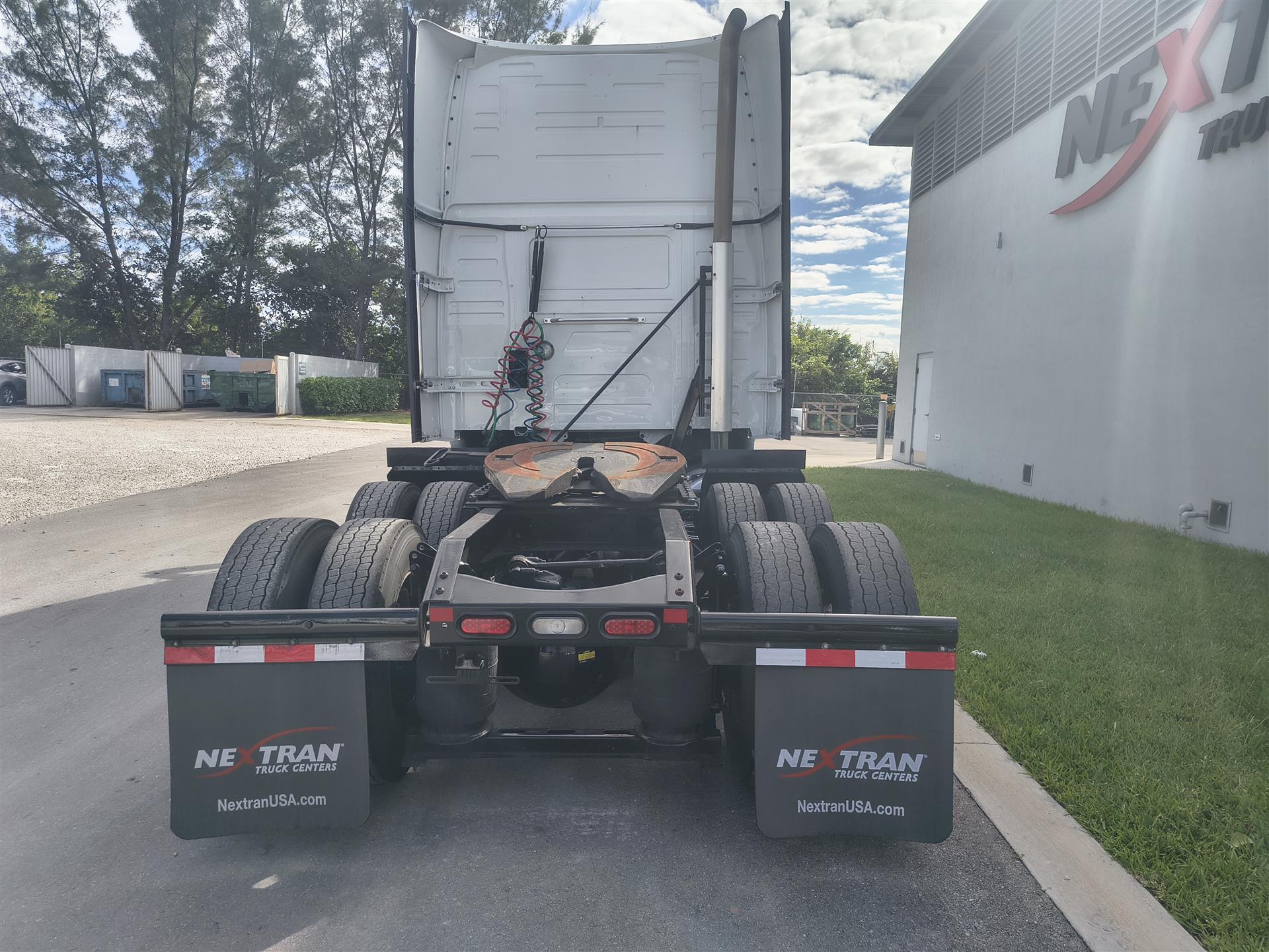 2024 Volvo - image 6