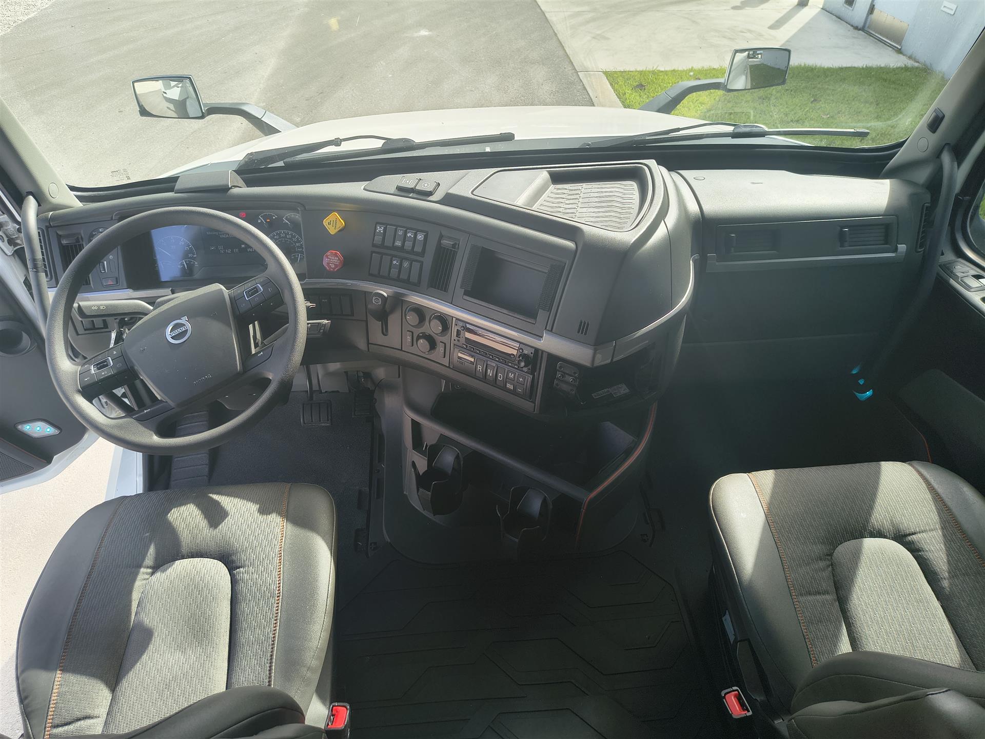 2024 Volvo - image 9