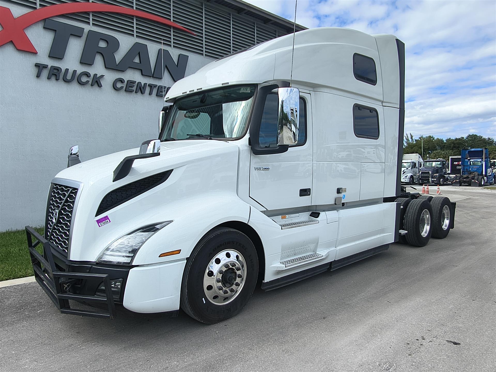 2024 Volvo - image 2